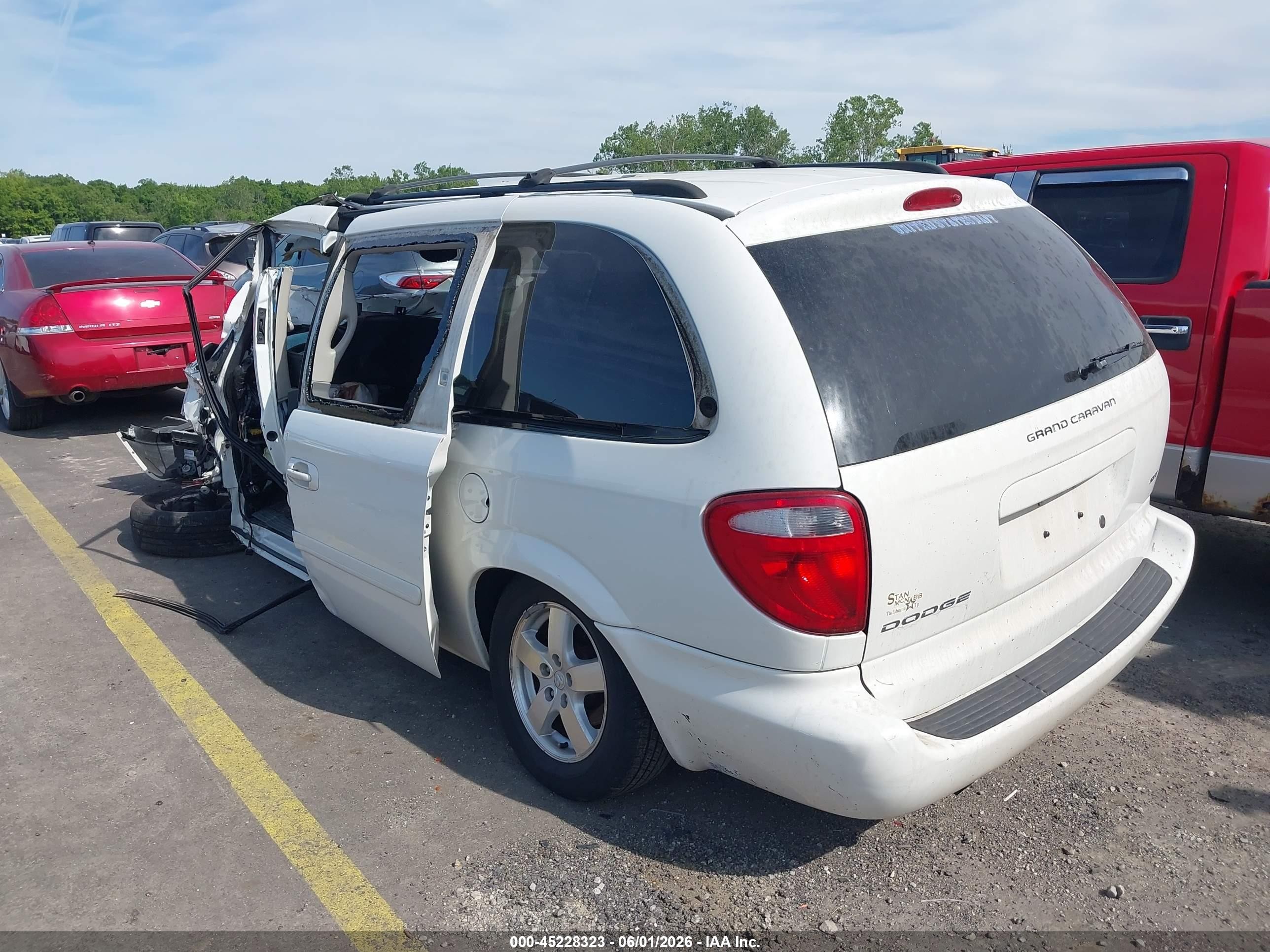 2007 Dodge Grand Caravan Sxt White vin: 2D4GP44L07R105601