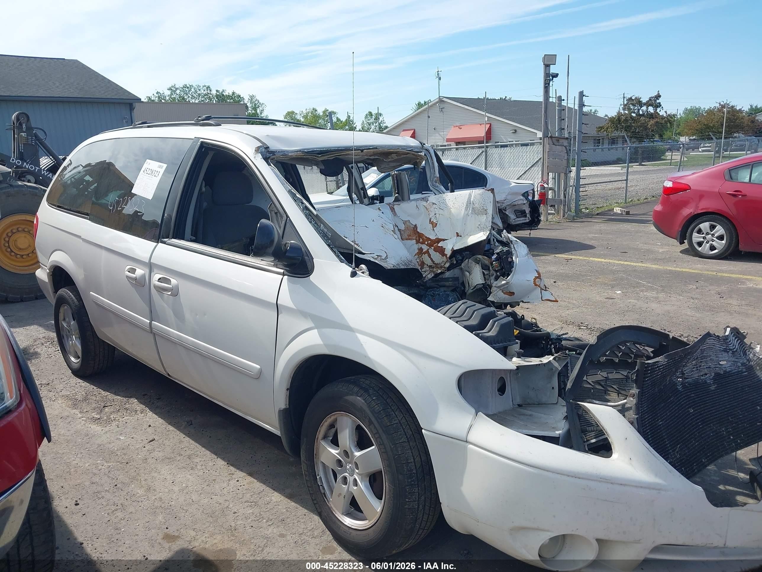 2007 Dodge Grand Caravan Sxt White vin: 2D4GP44L07R105601