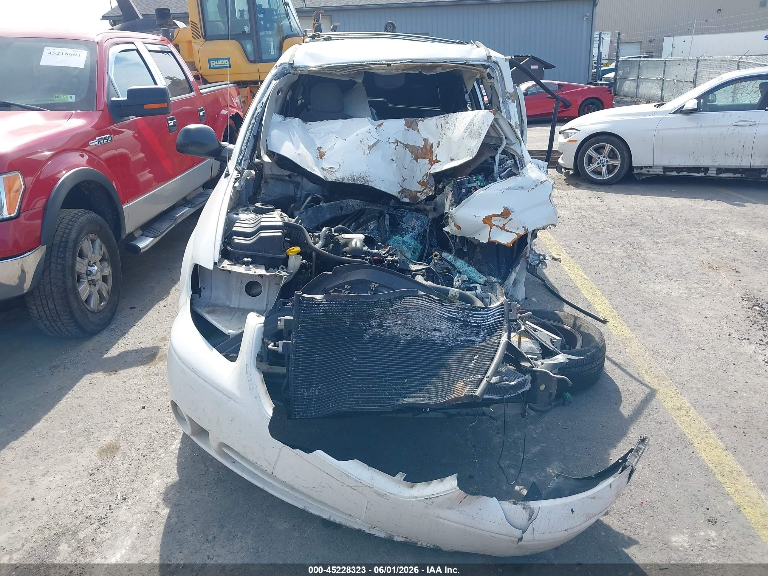 2007 Dodge Grand Caravan Sxt White vin: 2D4GP44L07R105601