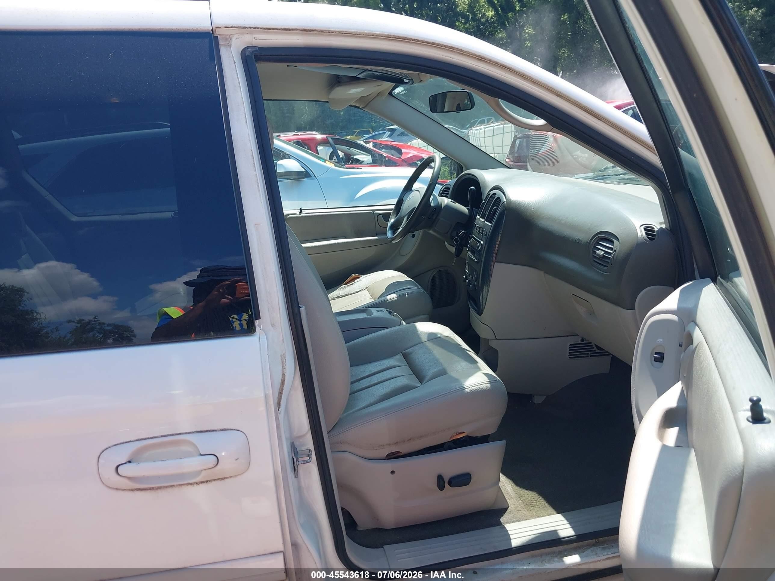 2007 Dodge Grand Caravan Sxt White vin: 2D4GP44L07R344792