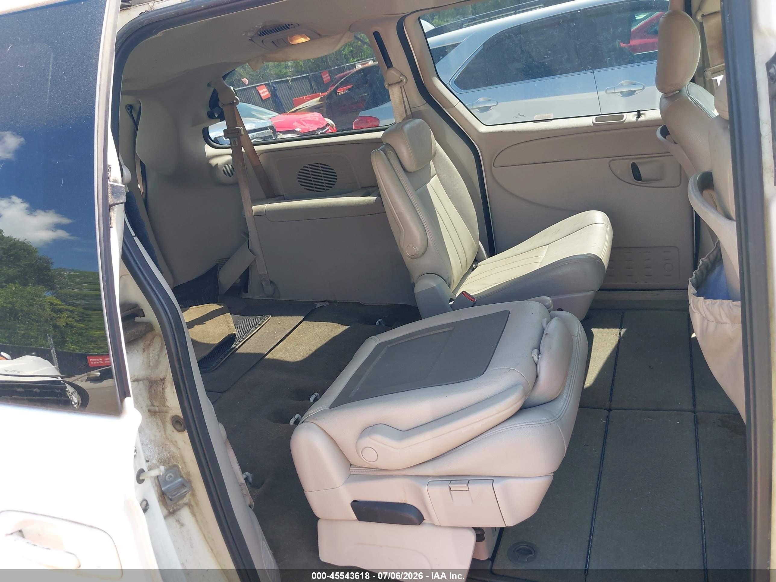 2007 Dodge Grand Caravan Sxt White vin: 2D4GP44L07R344792