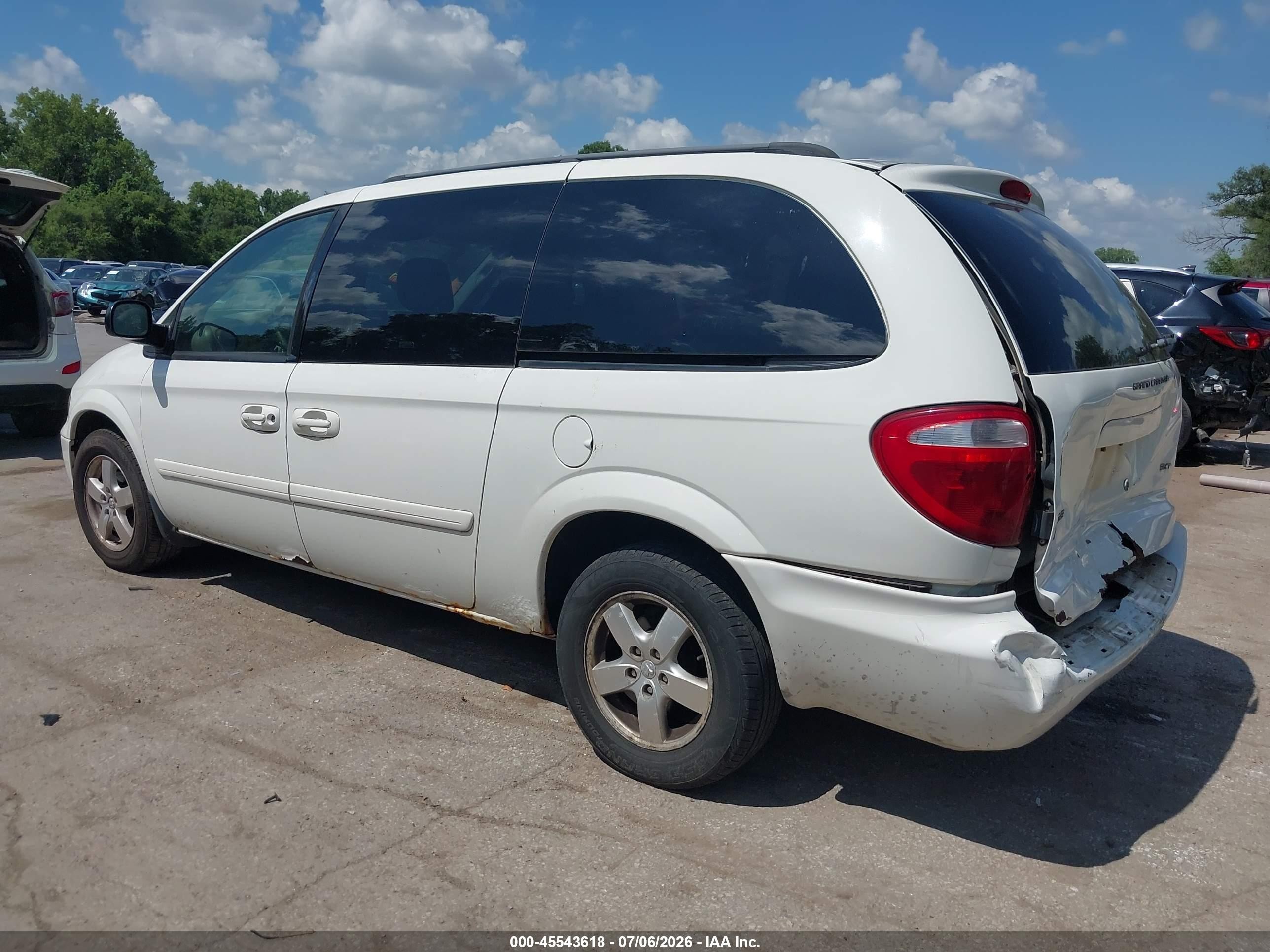 2007 Dodge Grand Caravan Sxt White vin: 2D4GP44L07R344792