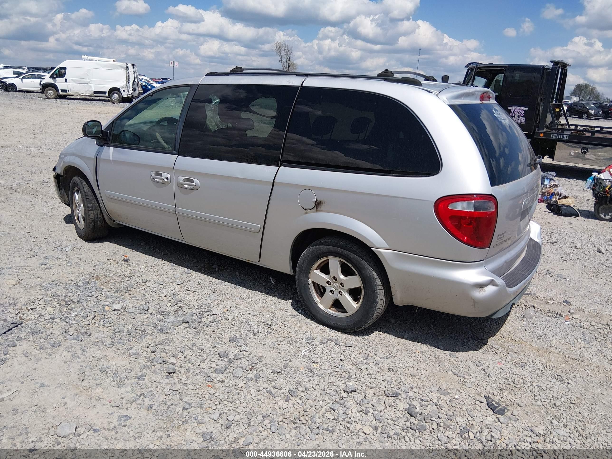 2005 Dodge Grand Caravan Sxt Серебряный vin: 2D4GP44L15R159549