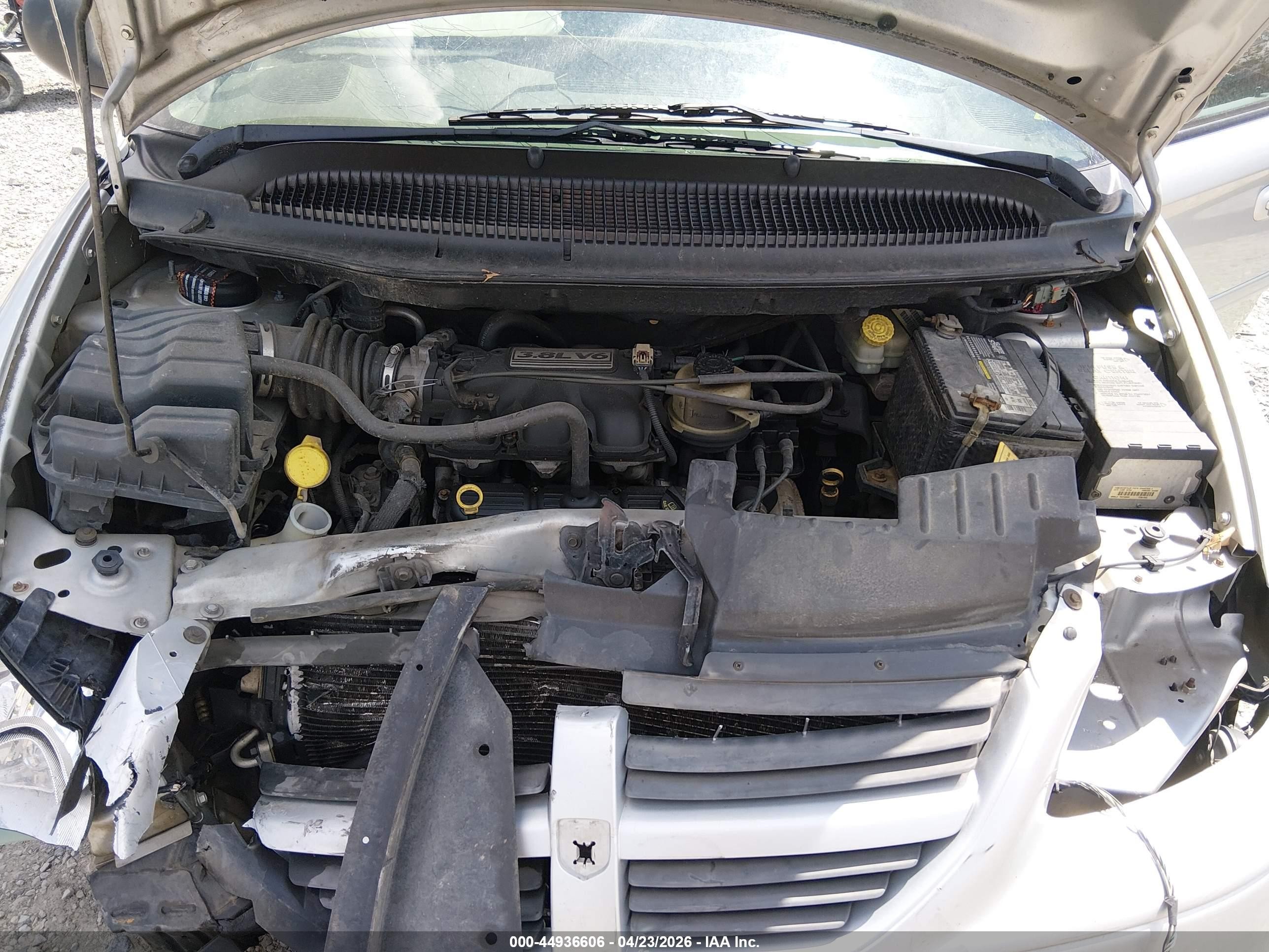 2005 Dodge Grand Caravan Sxt Серебряный vin: 2D4GP44L15R159549