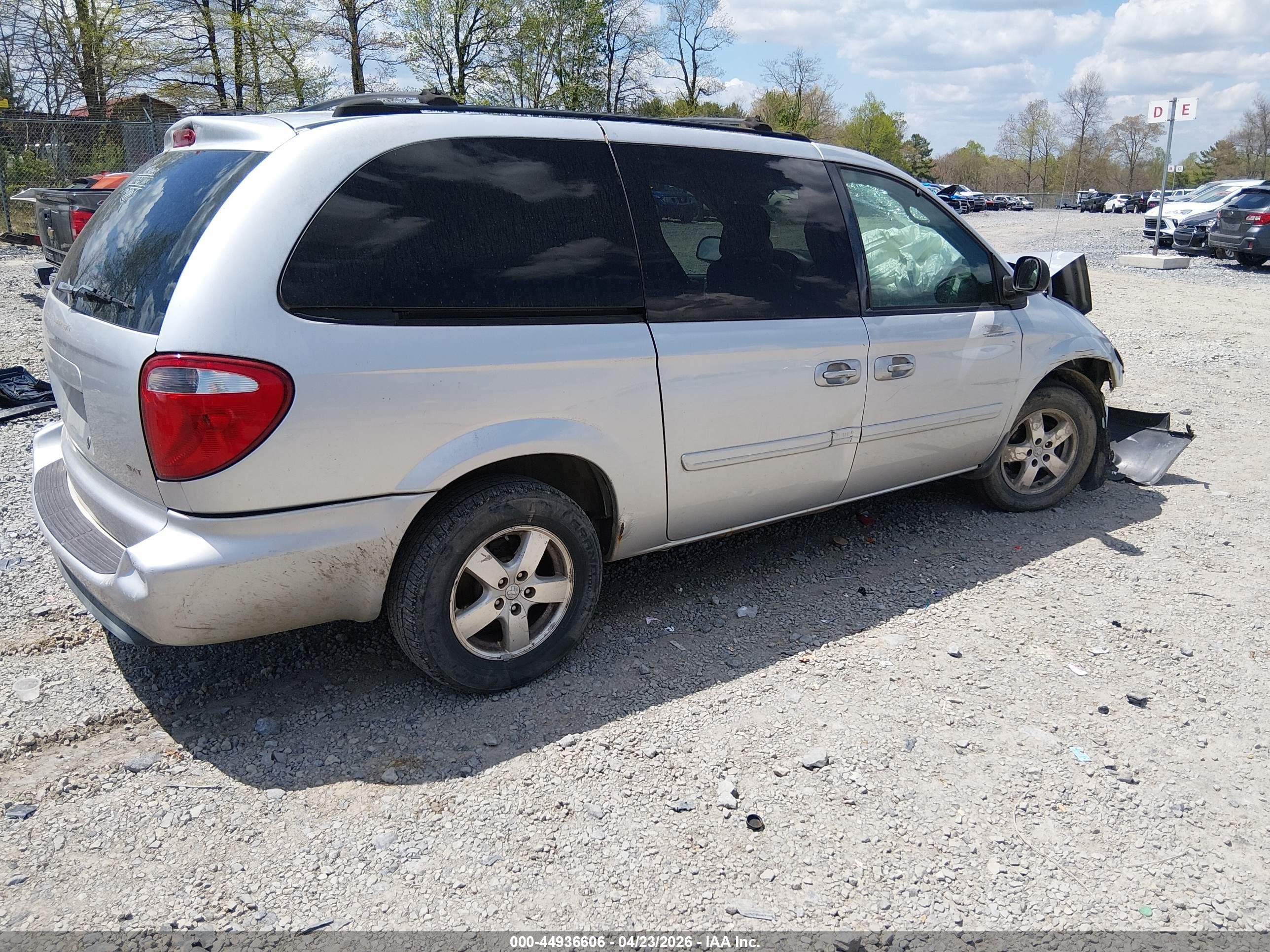 2005 Dodge Grand Caravan Sxt Серебряный vin: 2D4GP44L15R159549