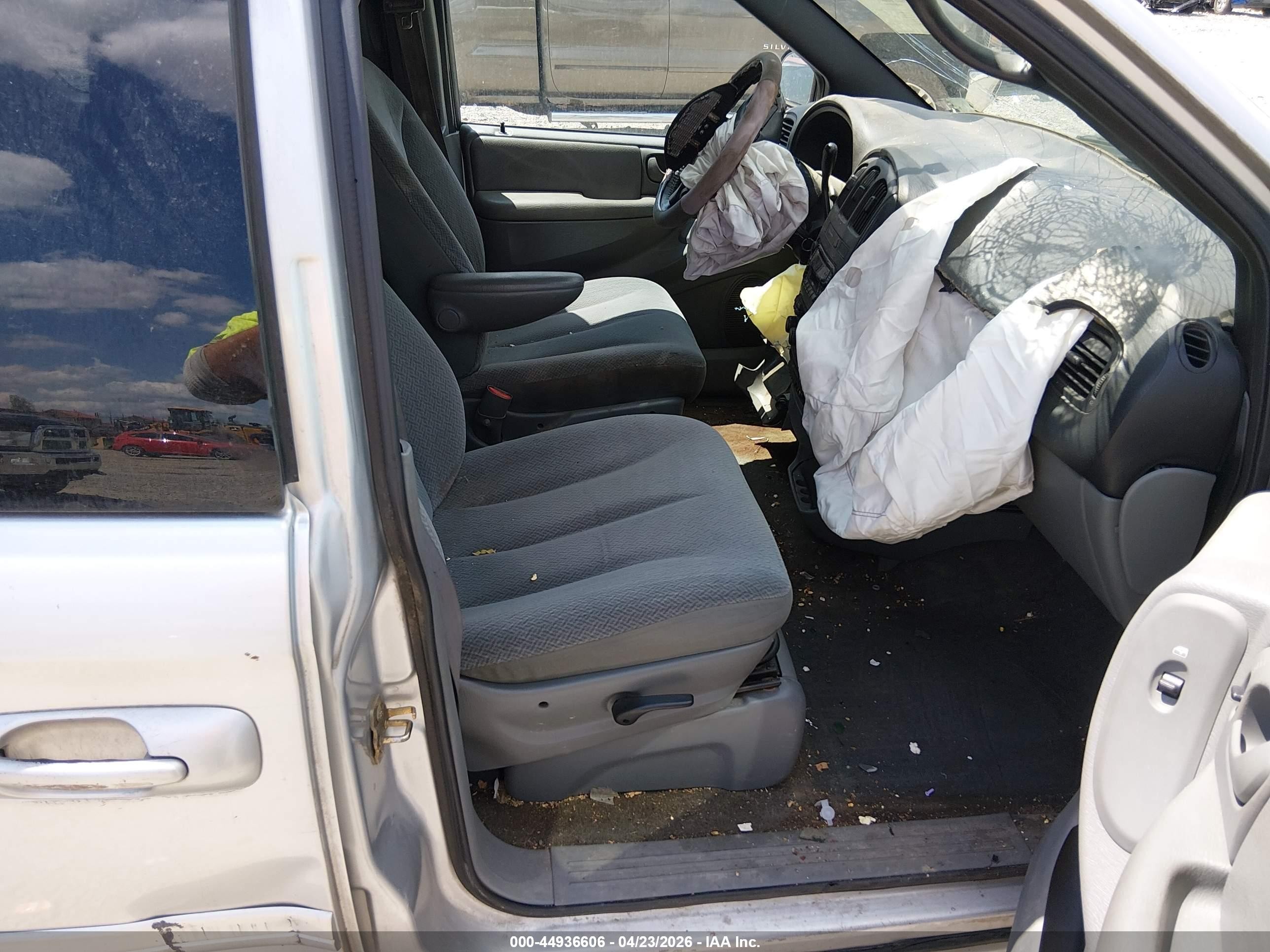 2005 Dodge Grand Caravan Sxt Серебряный vin: 2D4GP44L15R159549