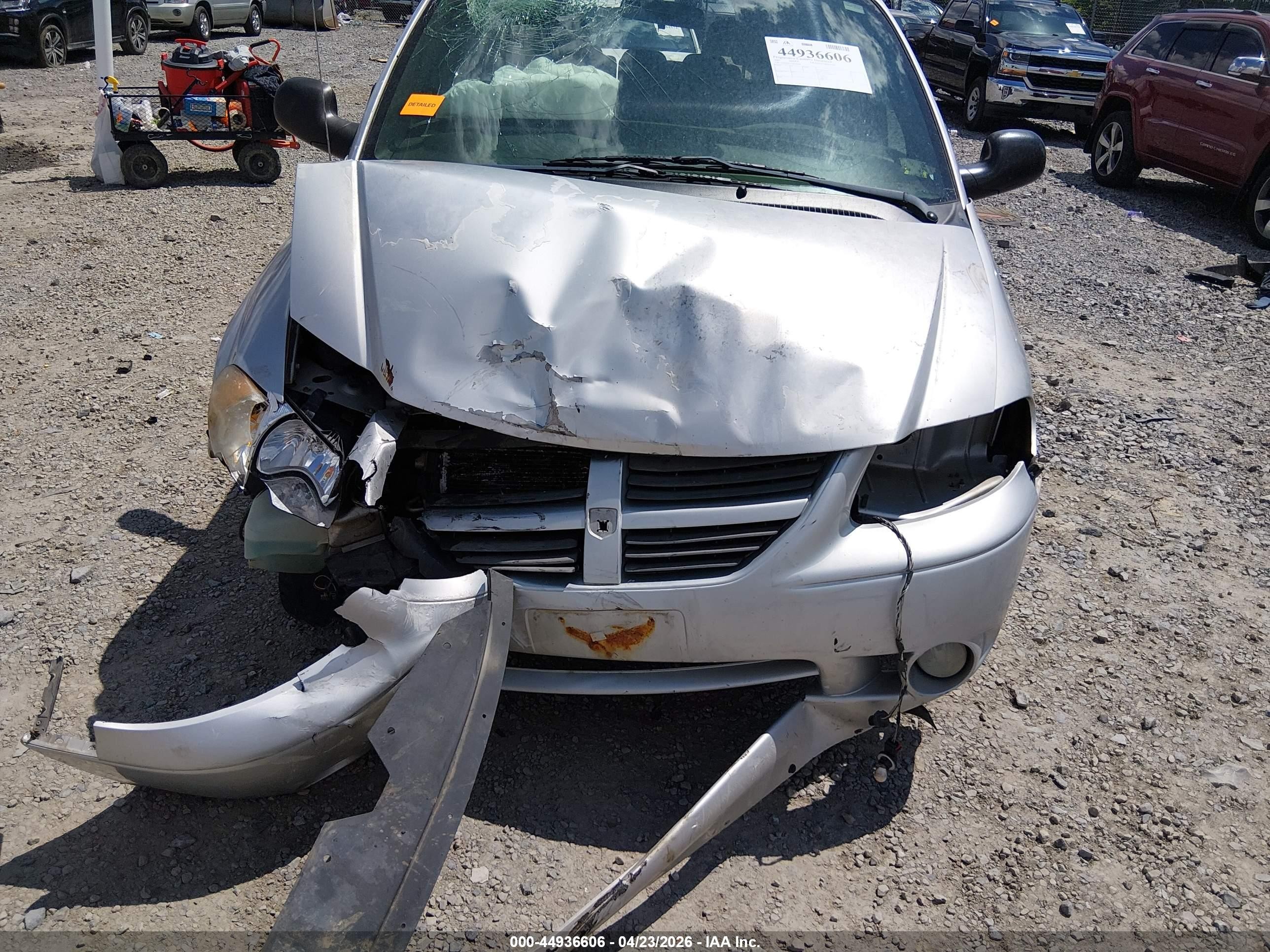 2005 Dodge Grand Caravan Sxt Серебряный vin: 2D4GP44L15R159549
