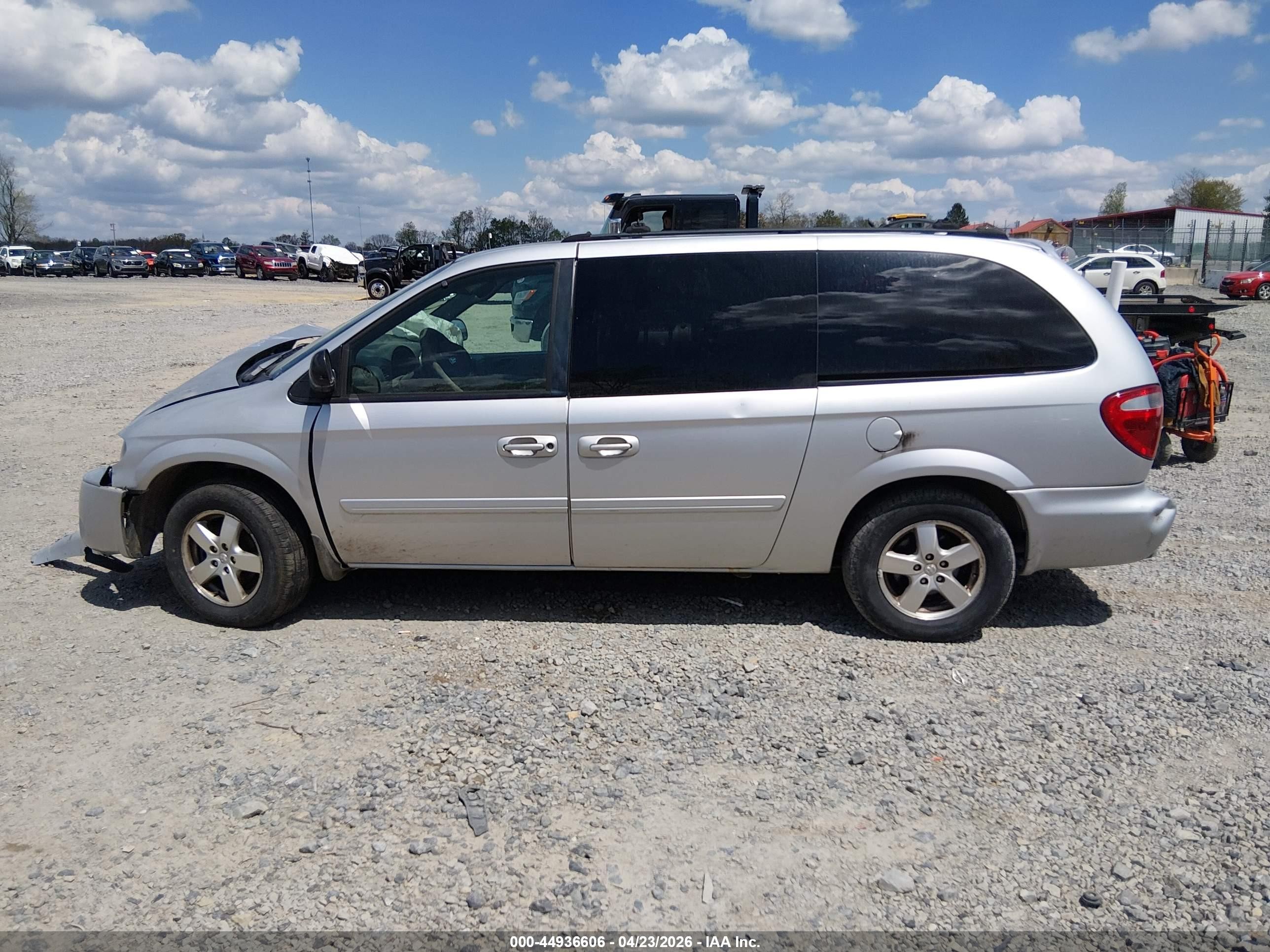 2005 Dodge Grand Caravan Sxt Серебряный vin: 2D4GP44L15R159549