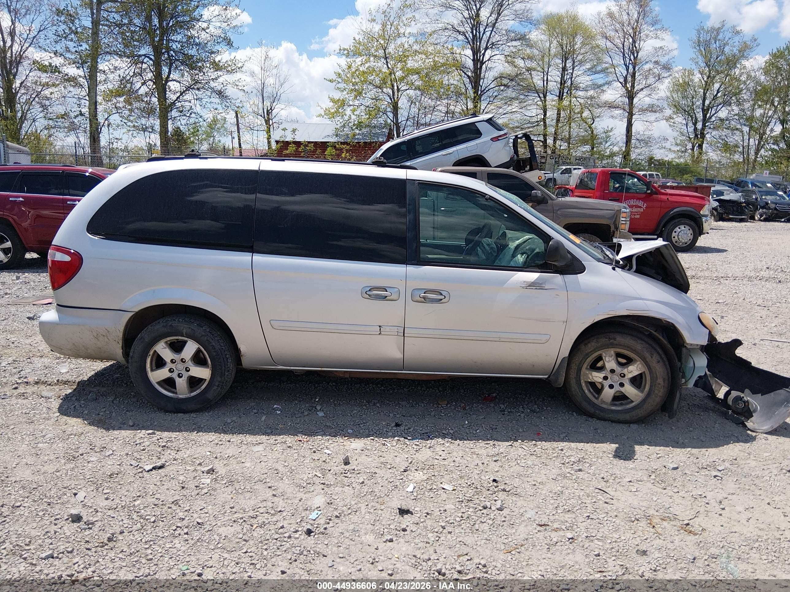 2005 Dodge Grand Caravan Sxt Серебряный vin: 2D4GP44L15R159549