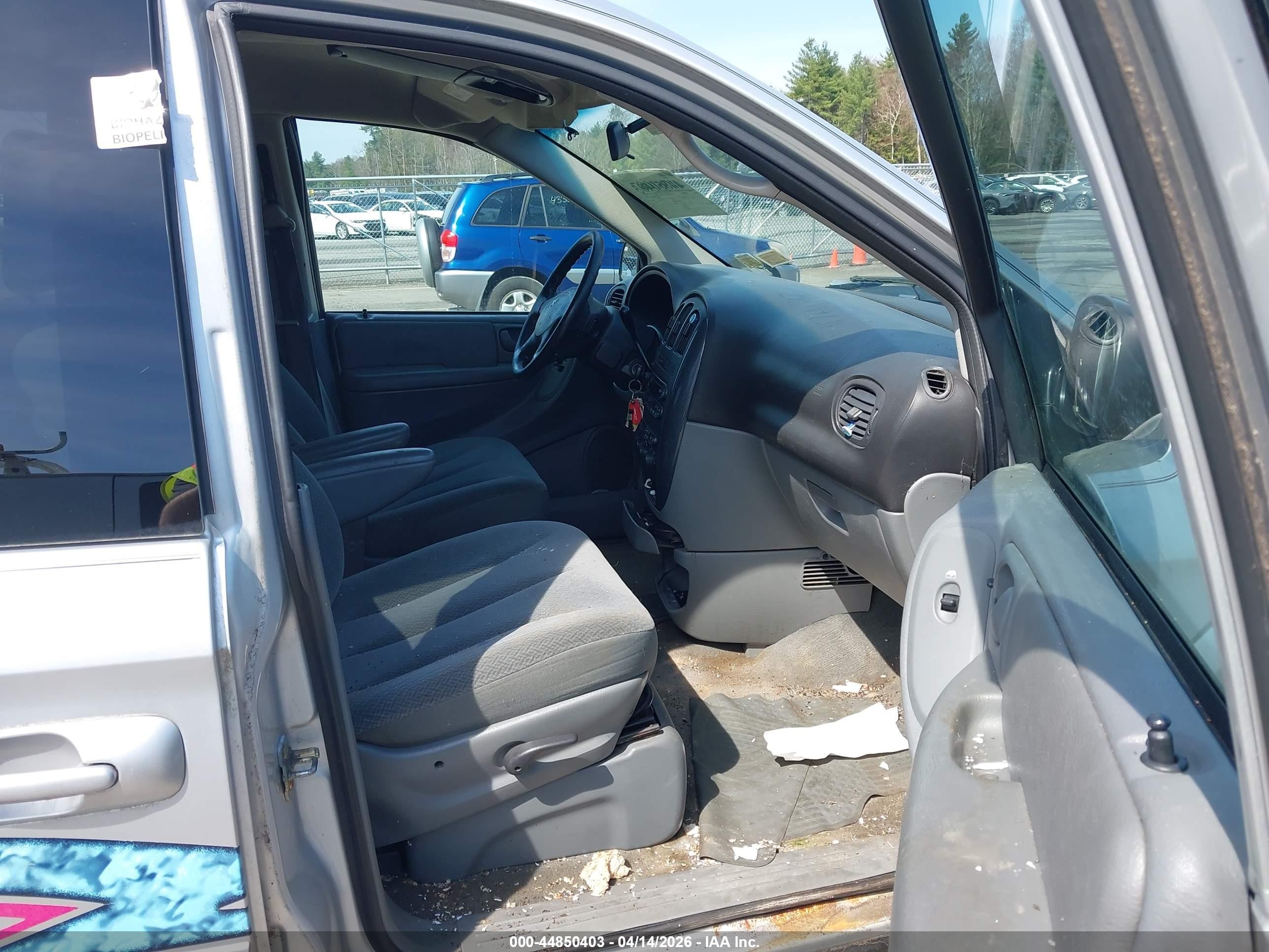 2005 Dodge Grand Caravan Sxt Silver vin: 2D4GP44L15R336391
