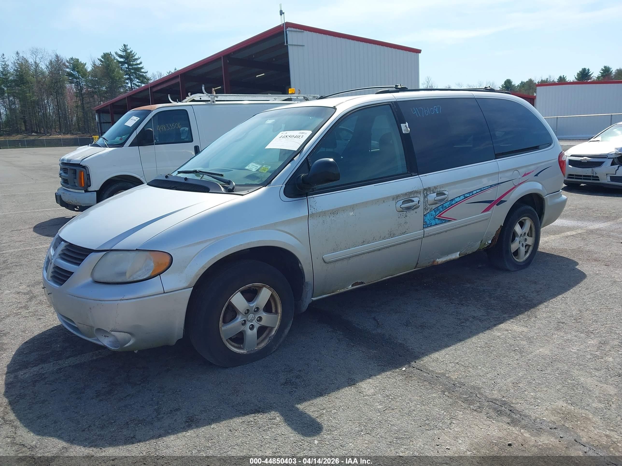 2005 Dodge Grand Caravan Sxt Silver vin: 2D4GP44L15R336391