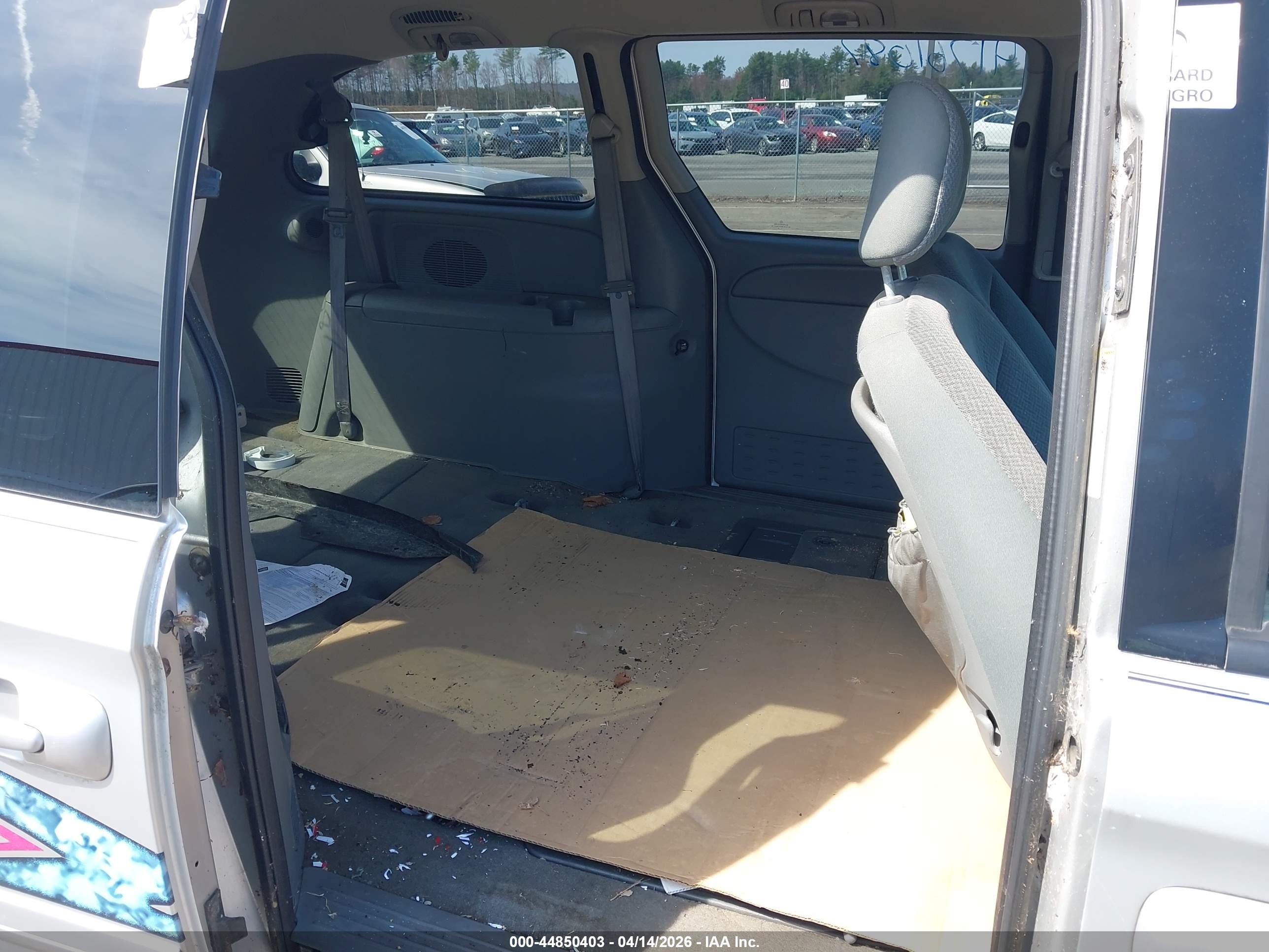 2005 Dodge Grand Caravan Sxt Silver vin: 2D4GP44L15R336391