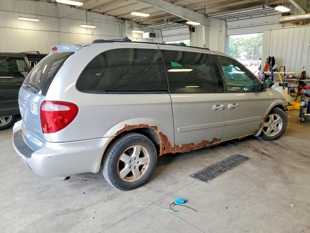2005 Dodge Grand Caravan Sxt Silver vin: 2D4GP44L15R389544