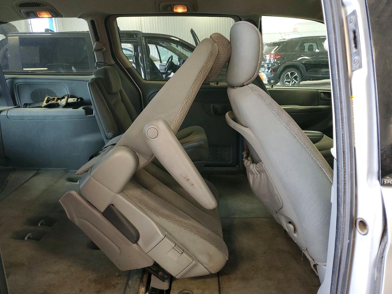 2005 Dodge Grand Caravan Sxt Silver vin: 2D4GP44L15R389544
