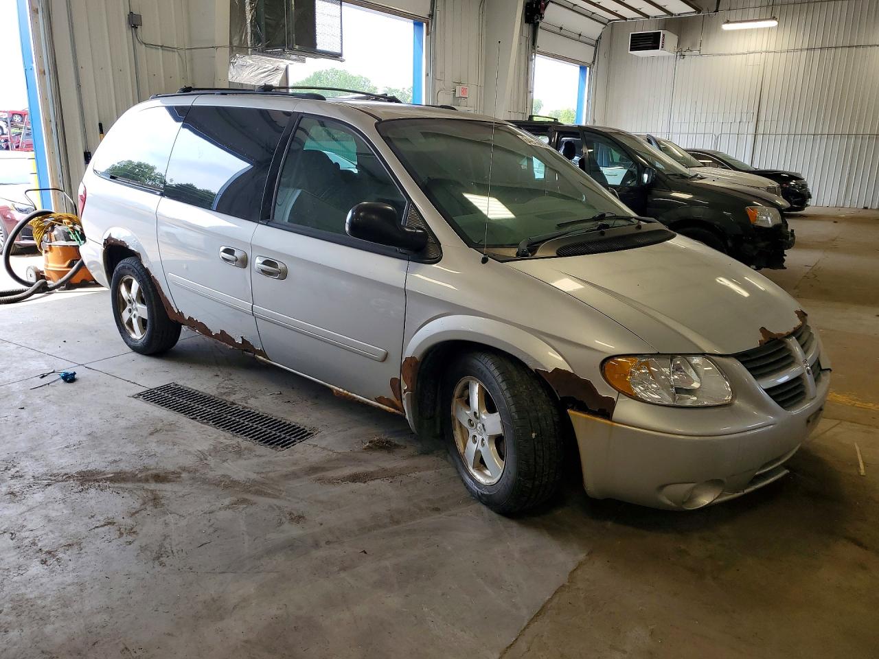 2005 Dodge Grand Caravan Sxt Silver vin: 2D4GP44L15R389544