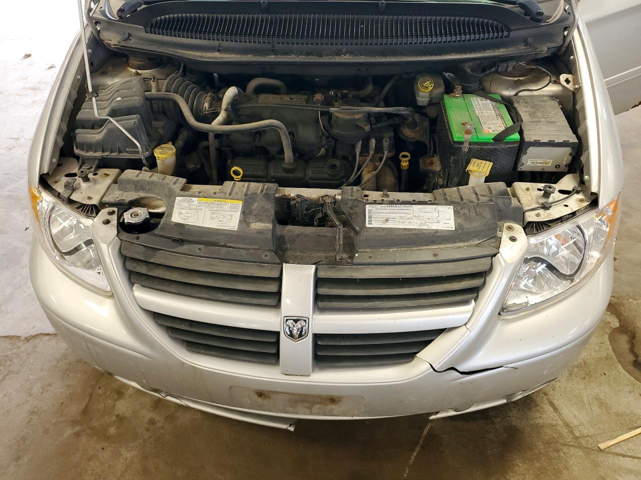 2005 Dodge Grand Caravan Sxt Silver vin: 2D4GP44L15R389544