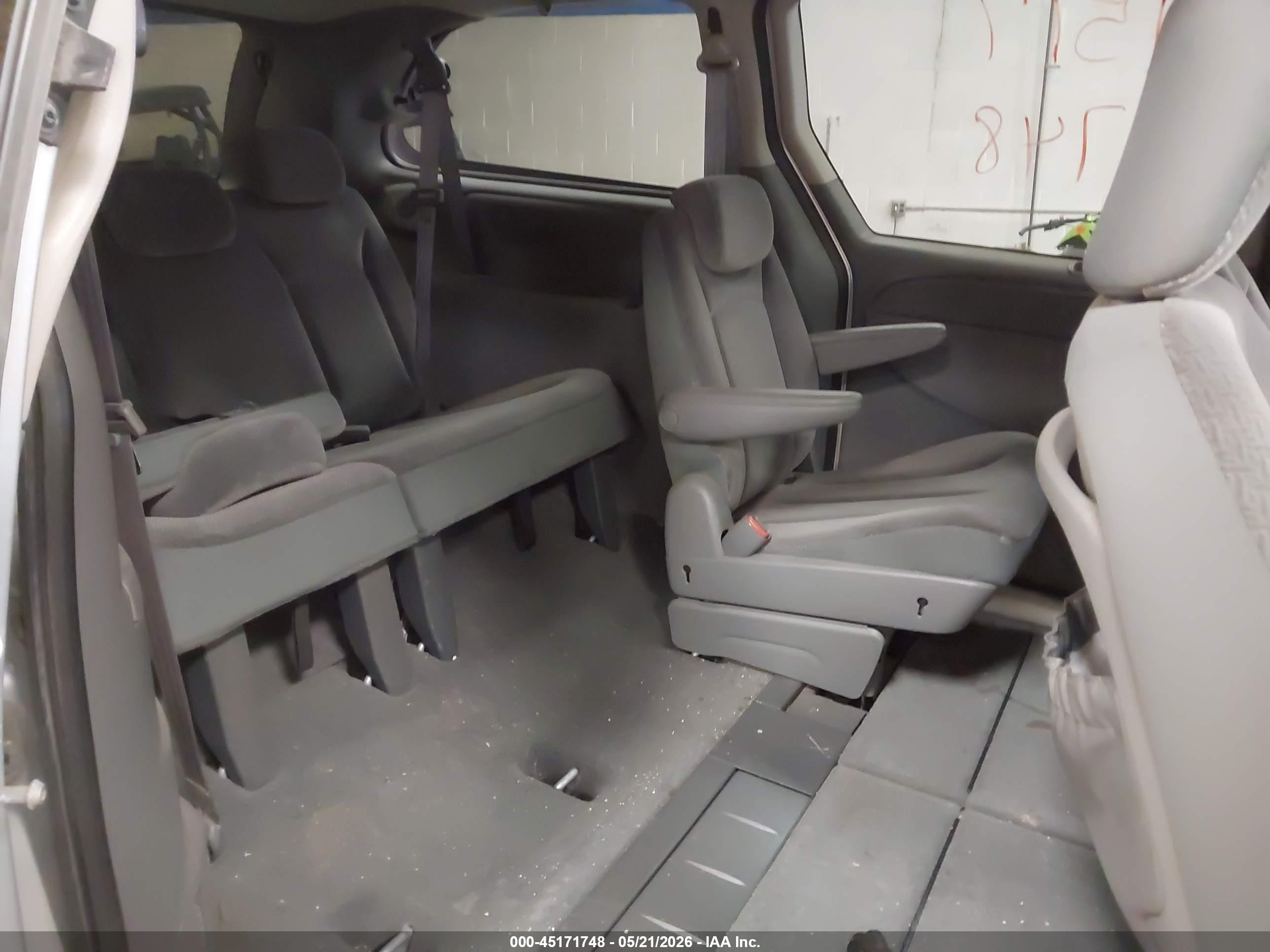 2005 Dodge Grand Caravan Sxt Серебряный vin: 2D4GP44L15R455817