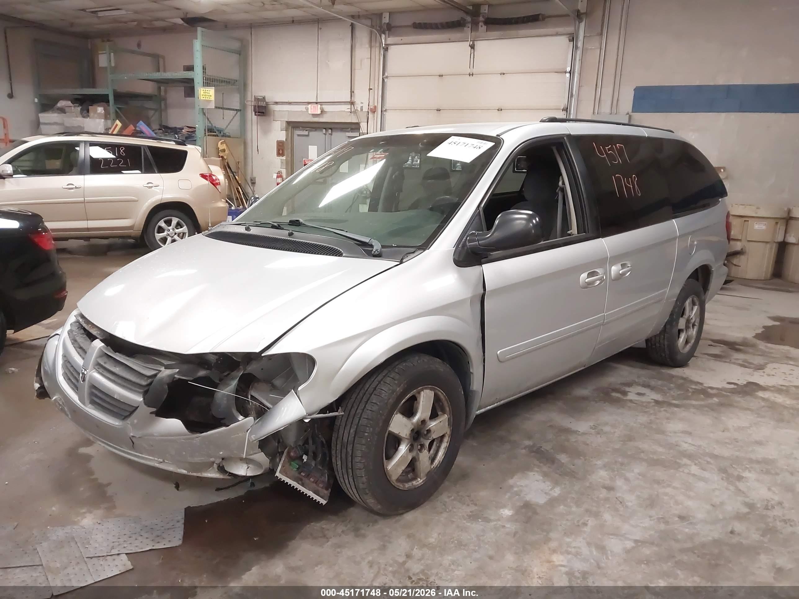2005 Dodge Grand Caravan Sxt Серебряный vin: 2D4GP44L15R455817