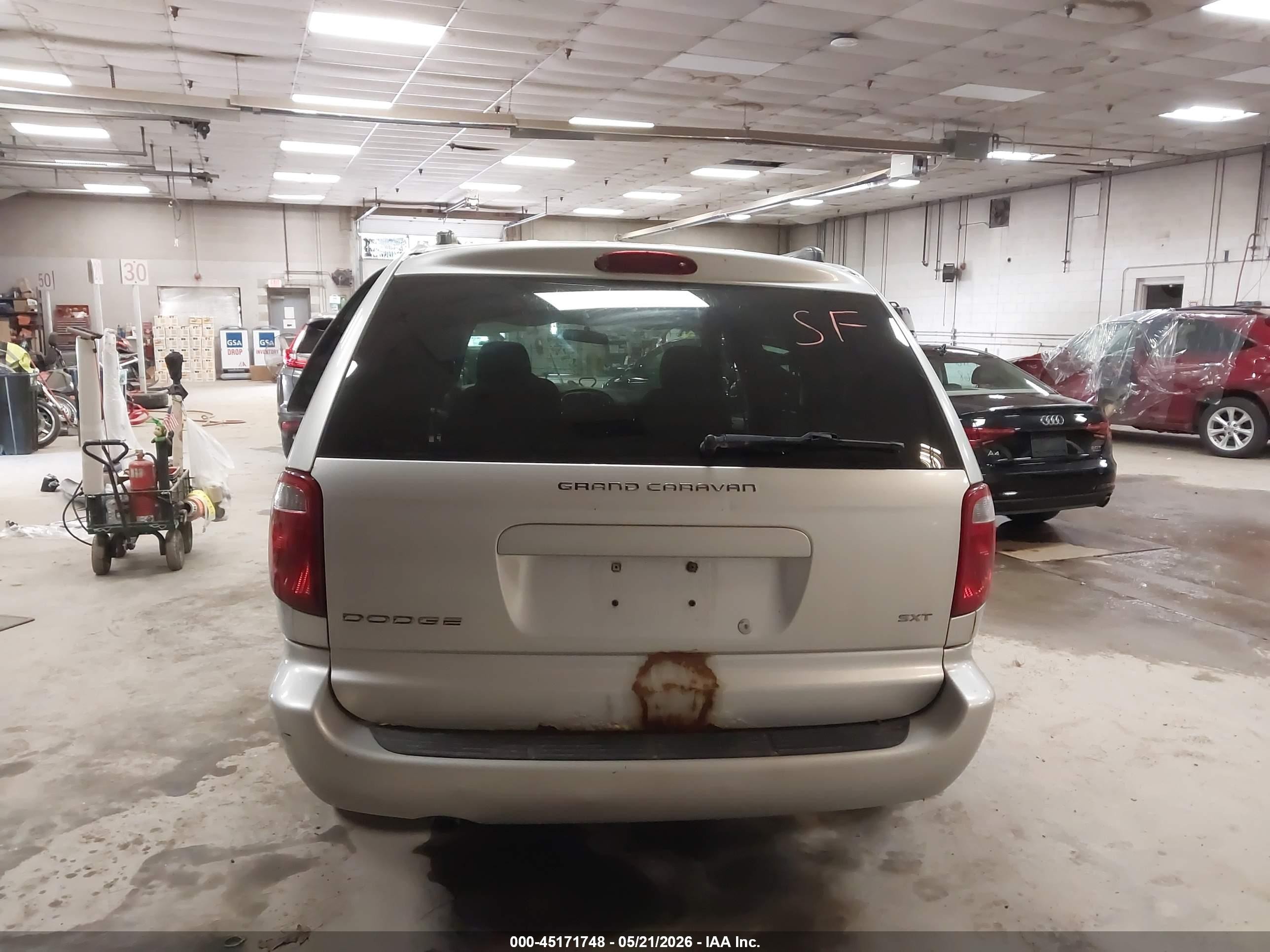 2005 Dodge Grand Caravan Sxt Серебряный vin: 2D4GP44L15R455817
