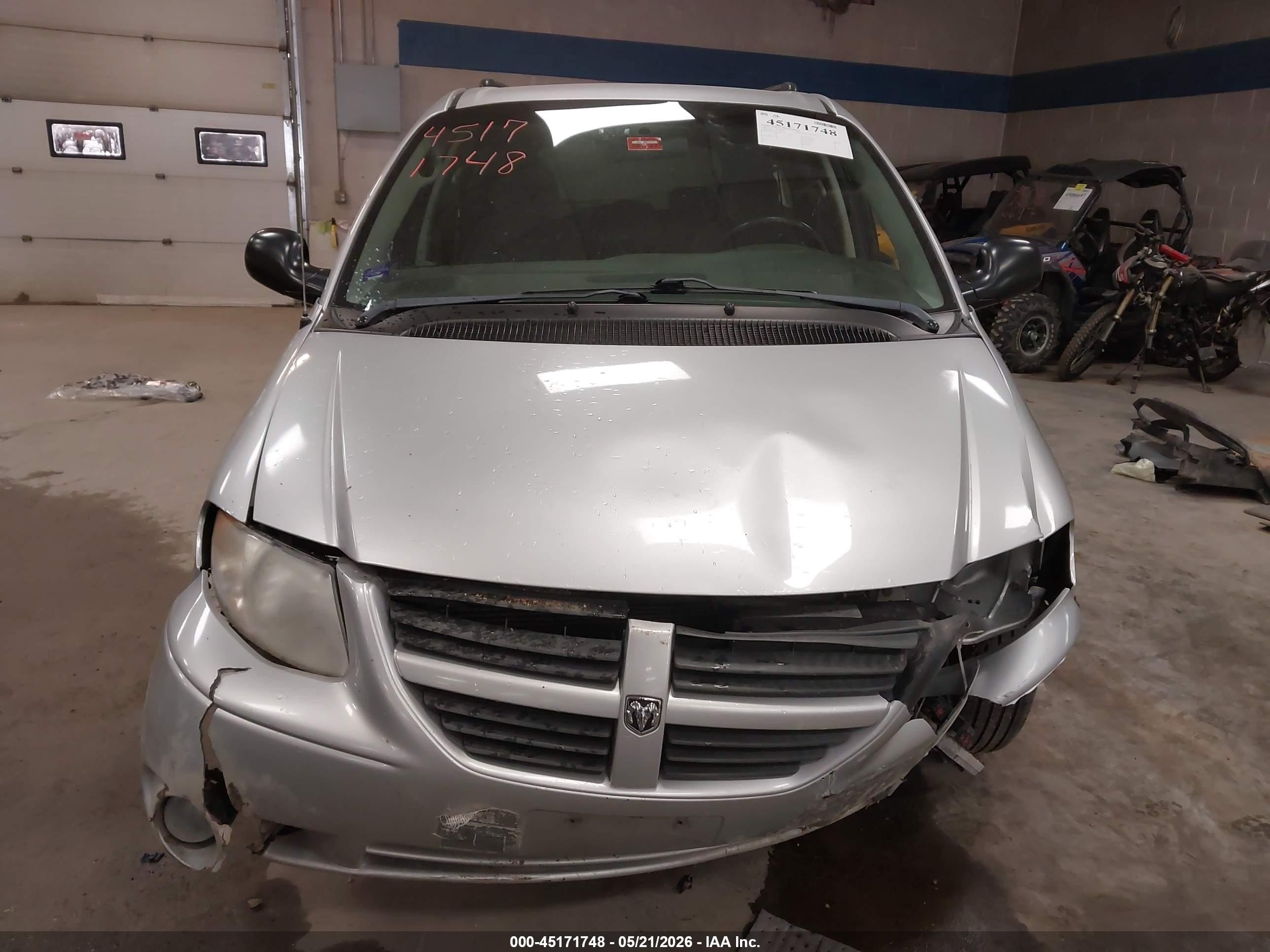 2005 Dodge Grand Caravan Sxt Серебряный vin: 2D4GP44L15R455817