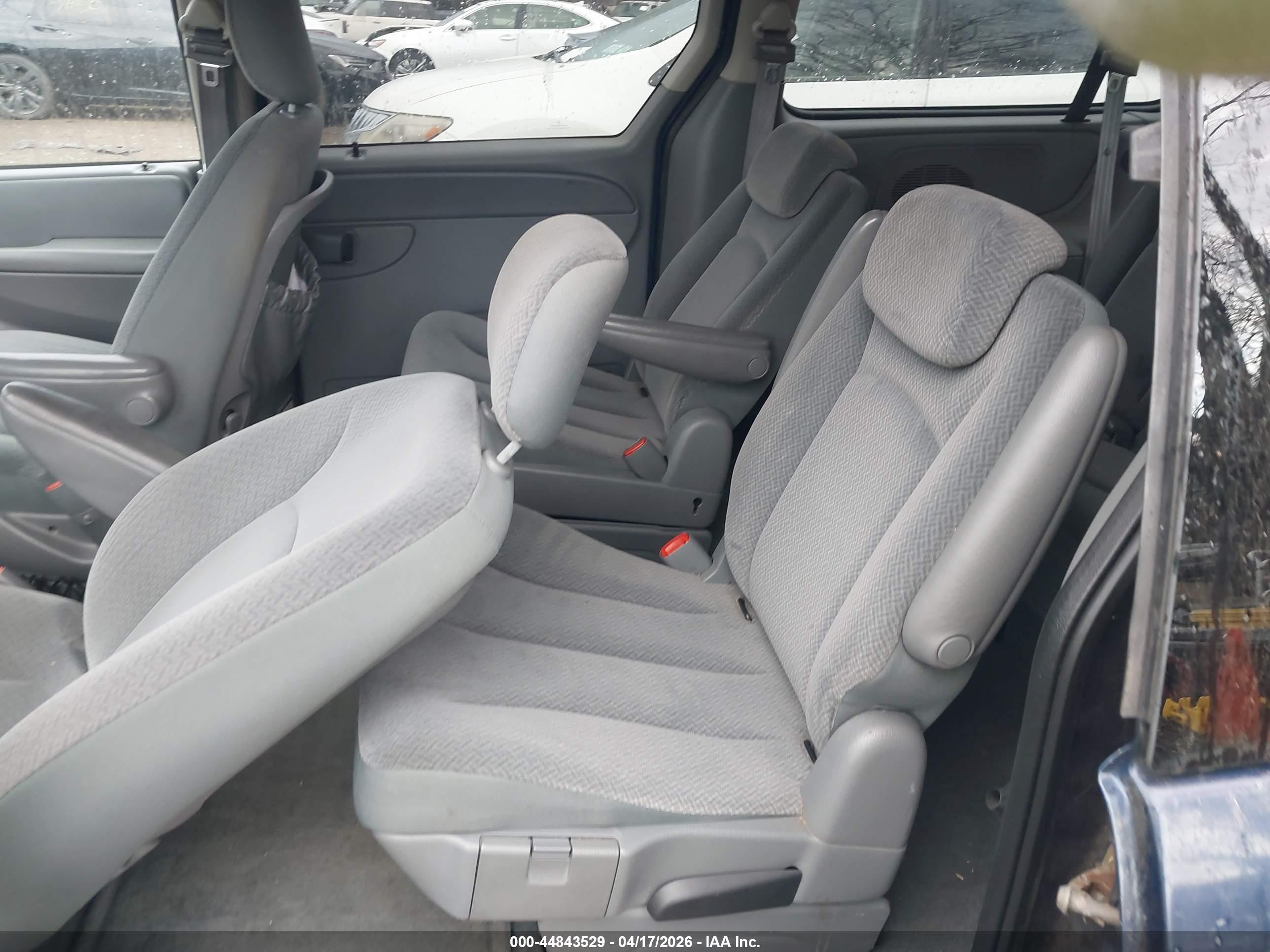 2005 Dodge Grand Caravan Sxt Blue vin: 2D4GP44L15R459589