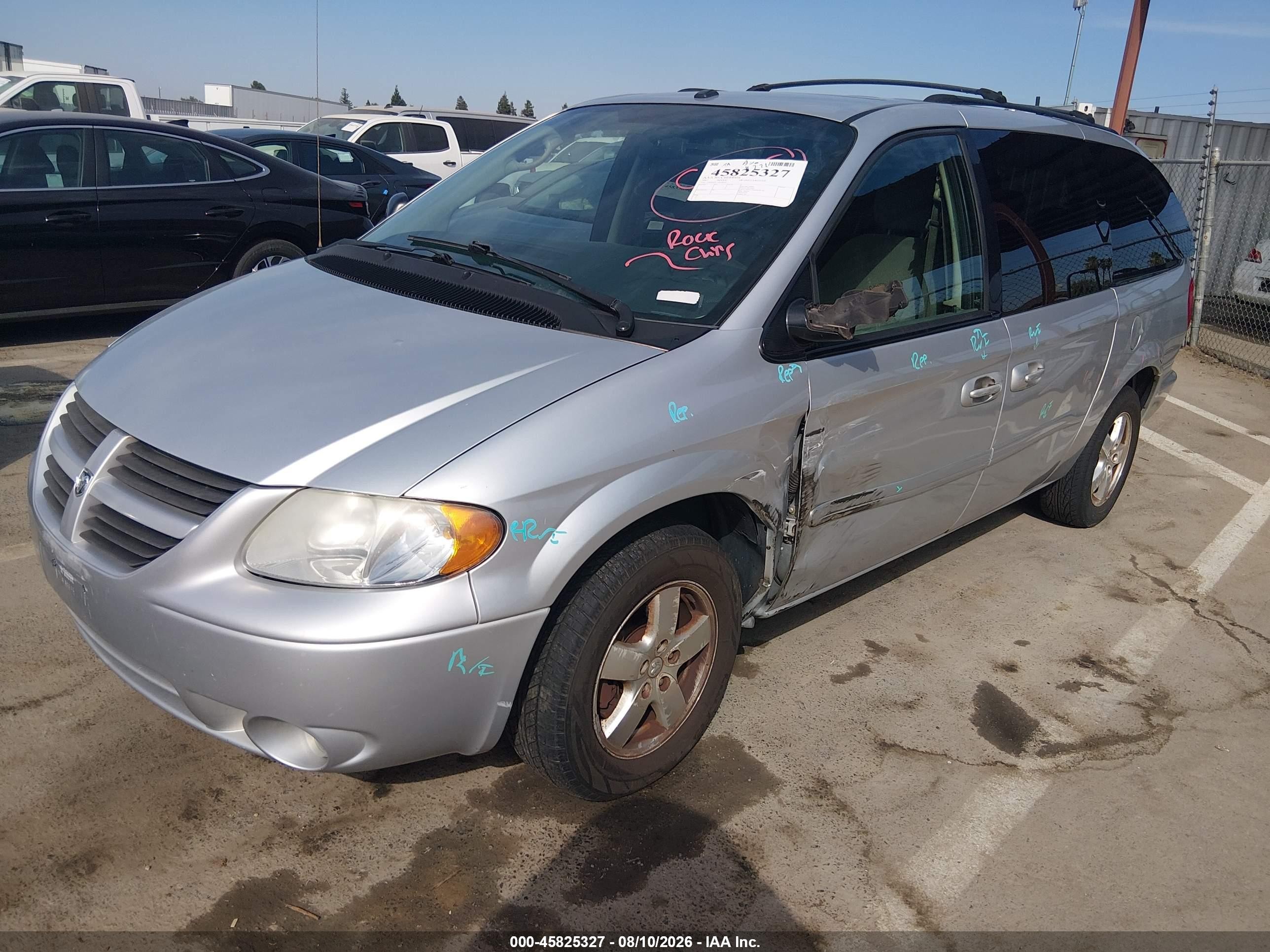2007 Dodge Grand Caravan Sxt Серебряный vin: 2D4GP44L17R148165