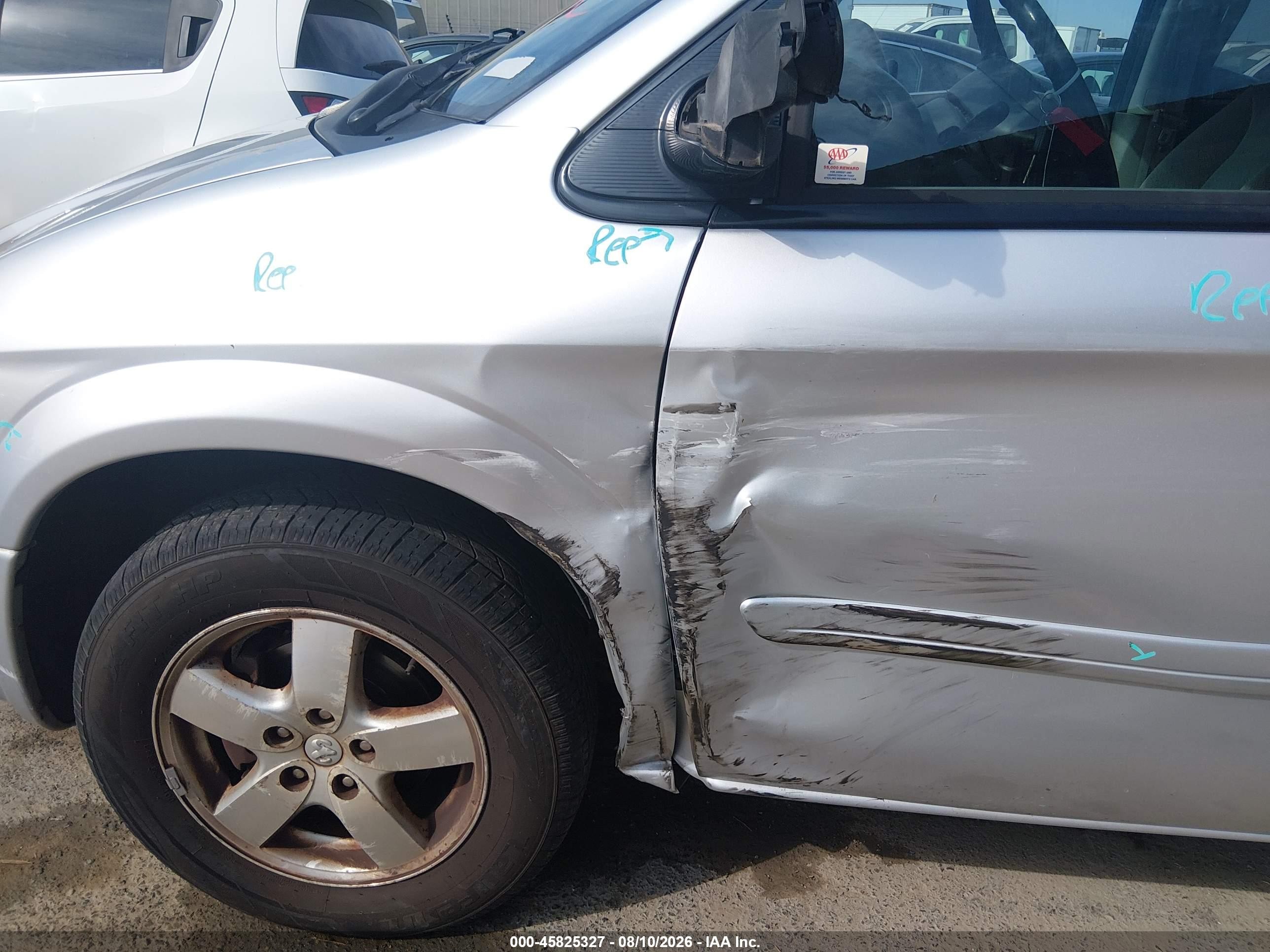 2007 Dodge Grand Caravan Sxt Серебряный vin: 2D4GP44L17R148165