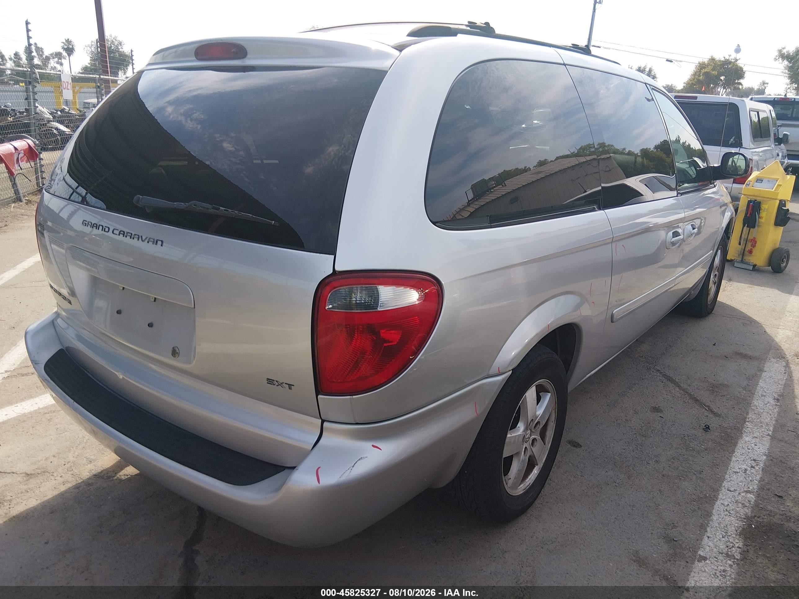 2007 Dodge Grand Caravan Sxt Серебряный vin: 2D4GP44L17R148165