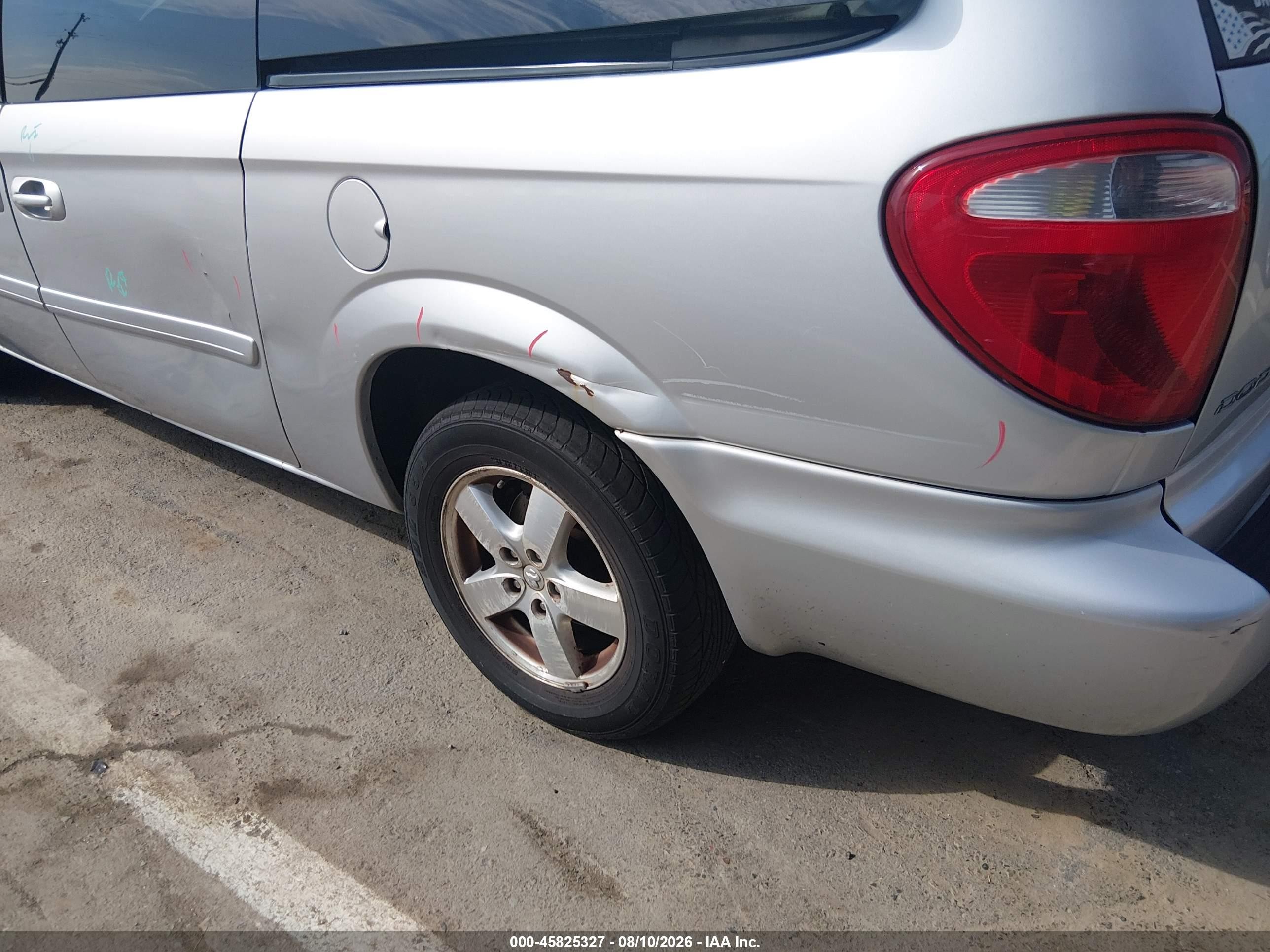 2007 Dodge Grand Caravan Sxt Серебряный vin: 2D4GP44L17R148165