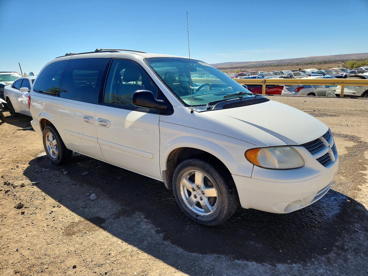 2007 Dodge Grand Caravan Sxt White vin: 2D4GP44L17R348446