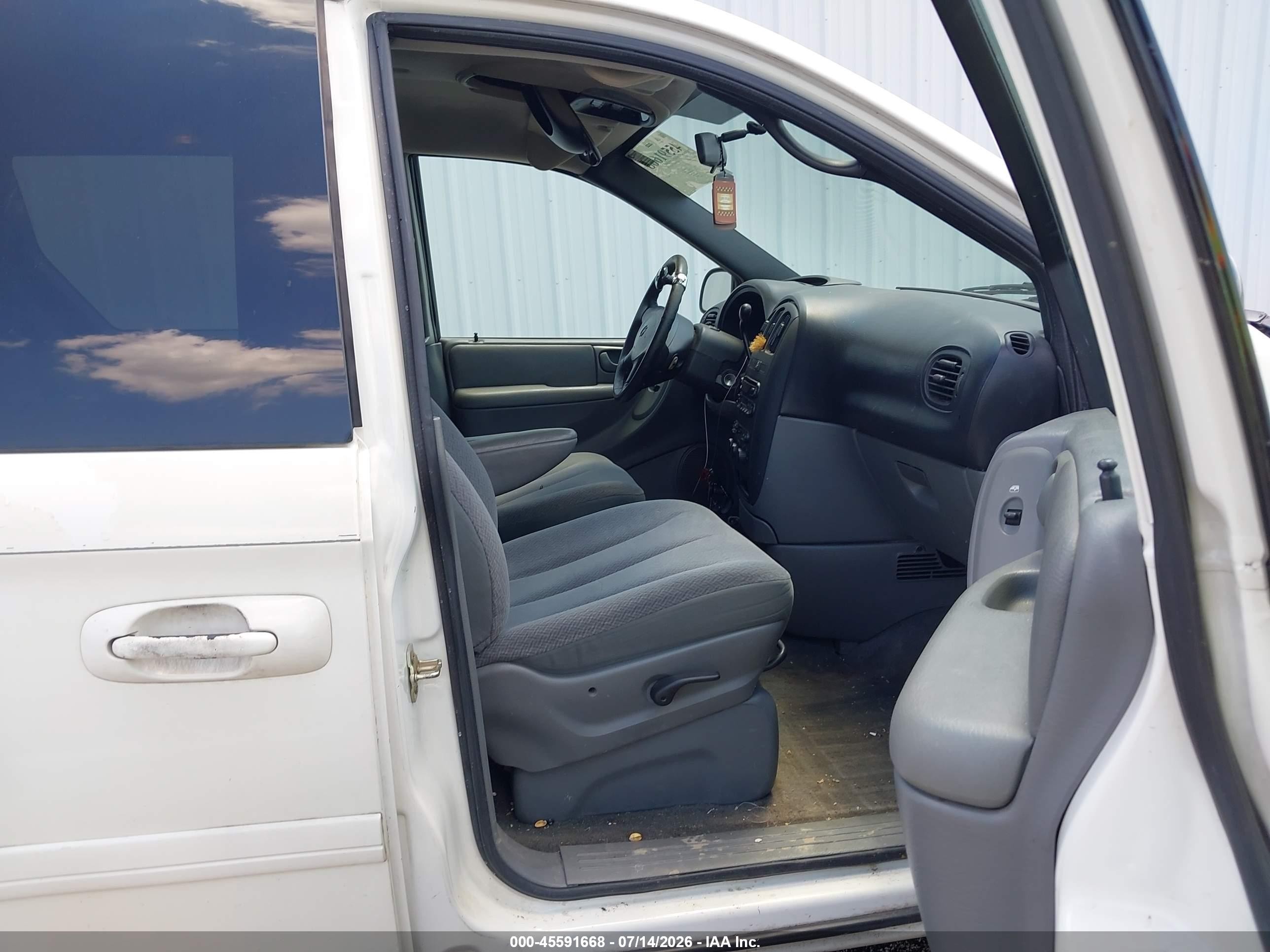 2004 Dodge Grand Caravan Sxt White vin: 2D4GP44L24R501296