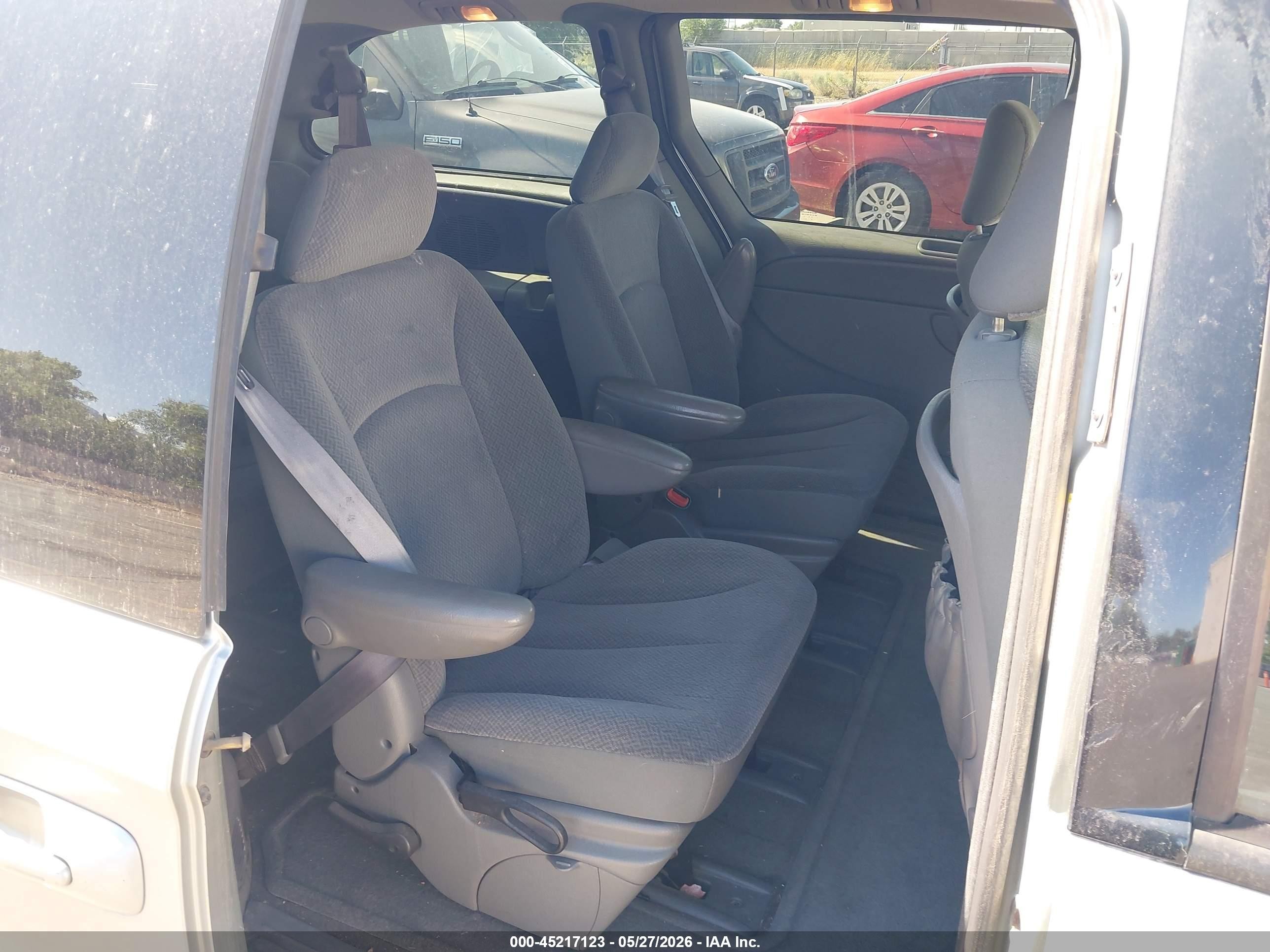 2004 Dodge Grand Caravan Sxt Silver vin: 2D4GP44L24R611443