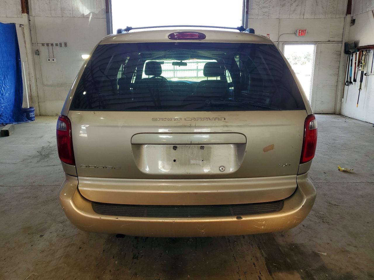 2005 Dodge Grand Caravan Sxt Gold vin: 2D4GP44L25R290859