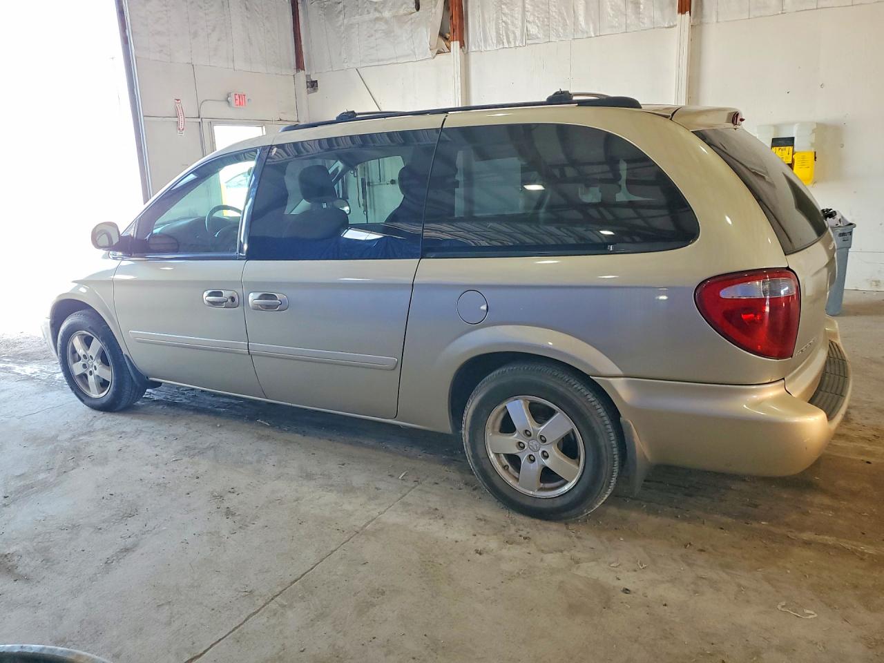 2005 Dodge Grand Caravan Sxt Gold vin: 2D4GP44L25R290859