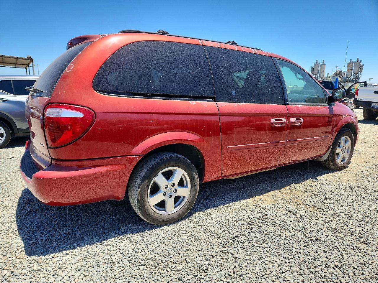2006 Dodge Grand Caravan Sxt Red vin: 2D4GP44L26R822693