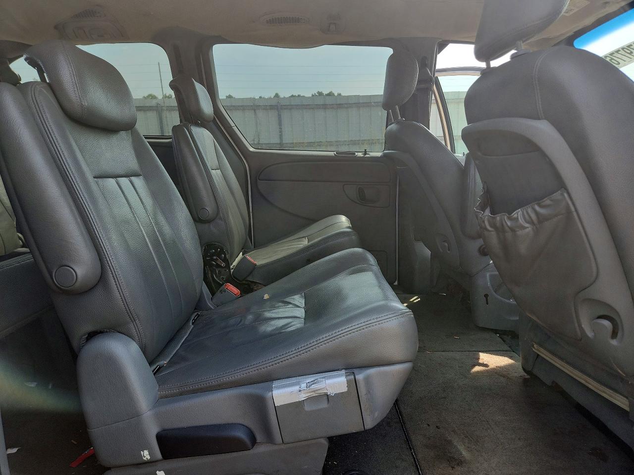 2005 Dodge Grand Caravan Sxt Silver vin: 2D4GP44L35R142381