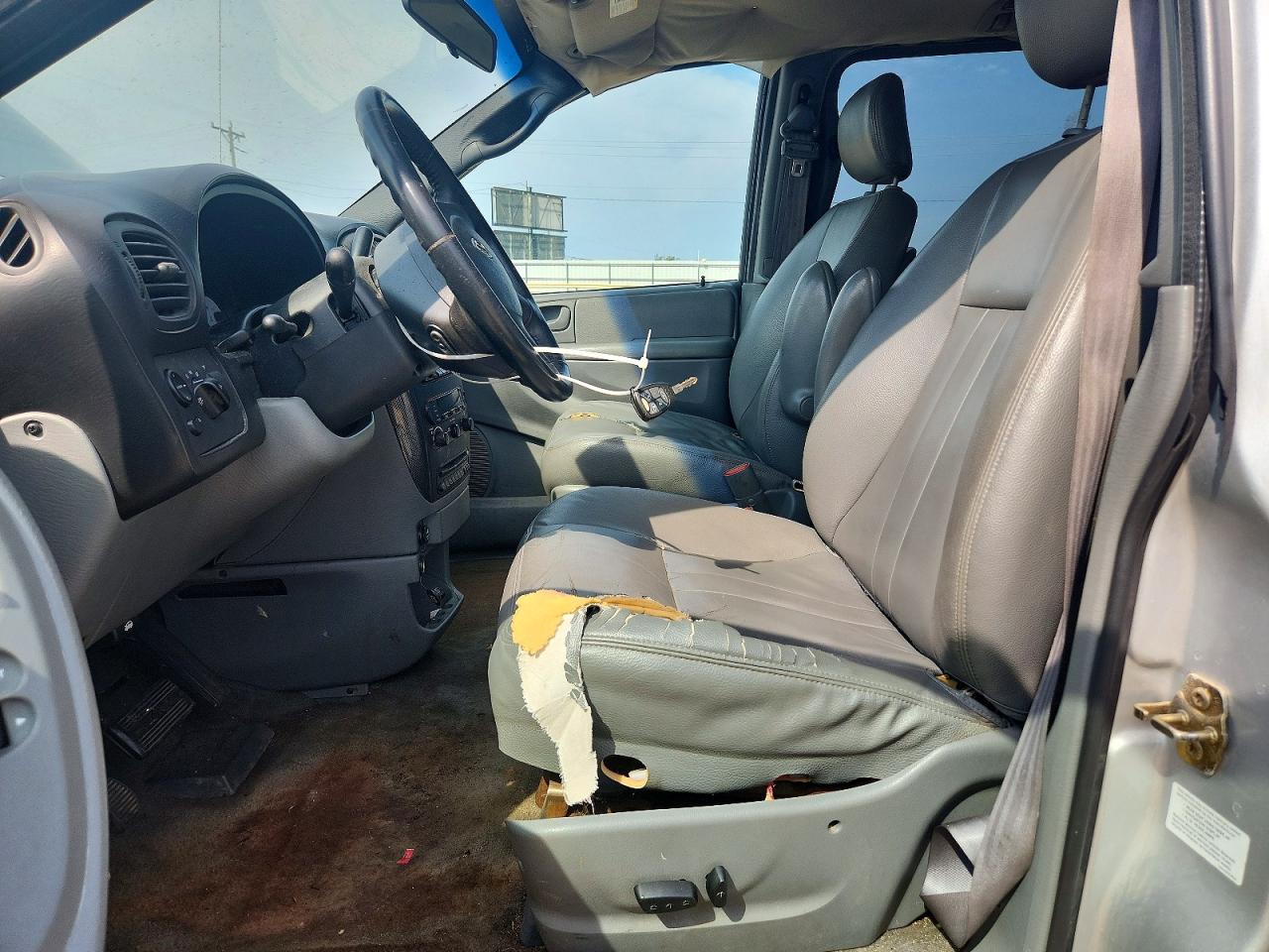 2005 Dodge Grand Caravan Sxt Silver vin: 2D4GP44L35R142381