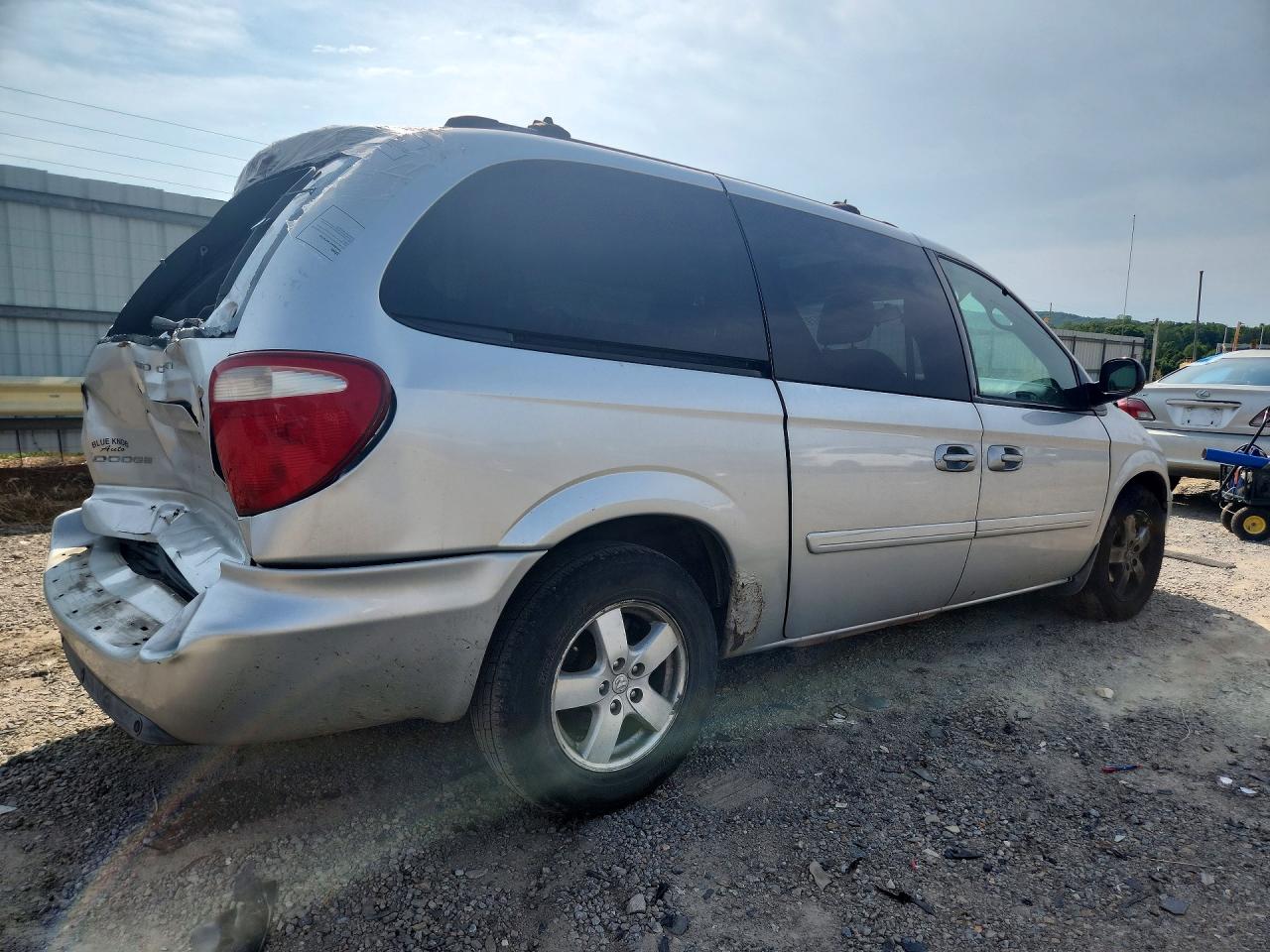 2005 Dodge Grand Caravan Sxt Silver vin: 2D4GP44L35R142381