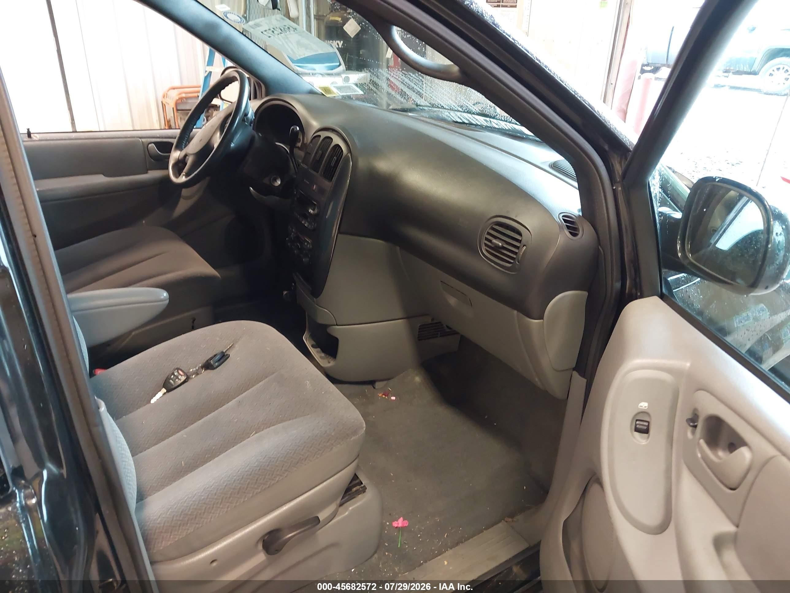 2005 Dodge Caravan Sxt Black vin: 2D4GP44L35R148892
