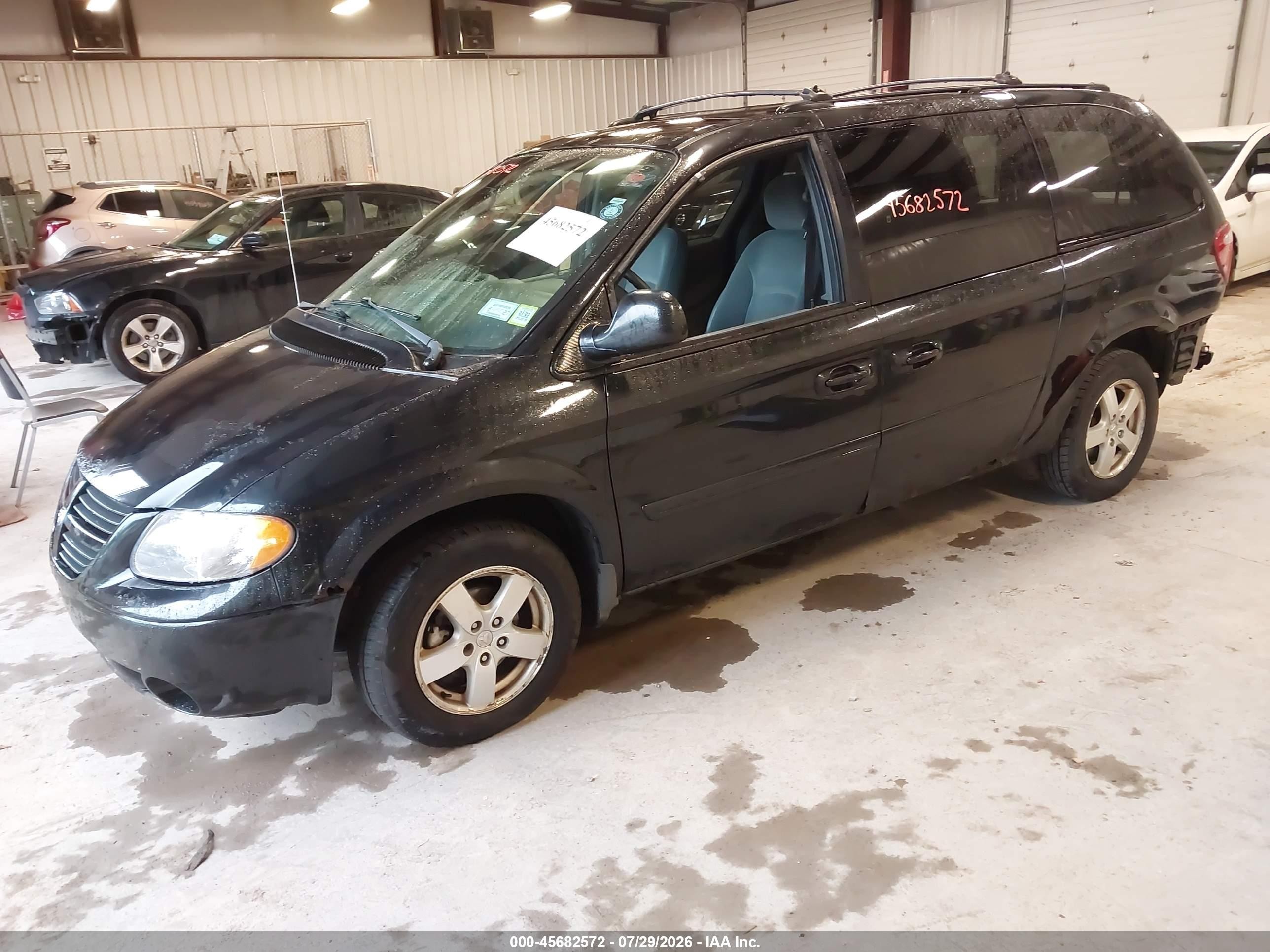 2005 Dodge Caravan Sxt Black vin: 2D4GP44L35R148892