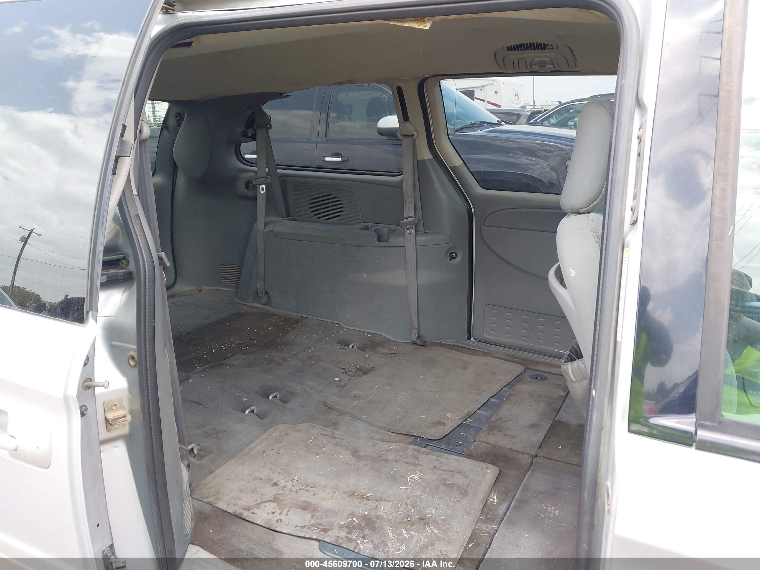 2005 Dodge Grand Caravan Sxt Серебряный vin: 2D4GP44L35R349448