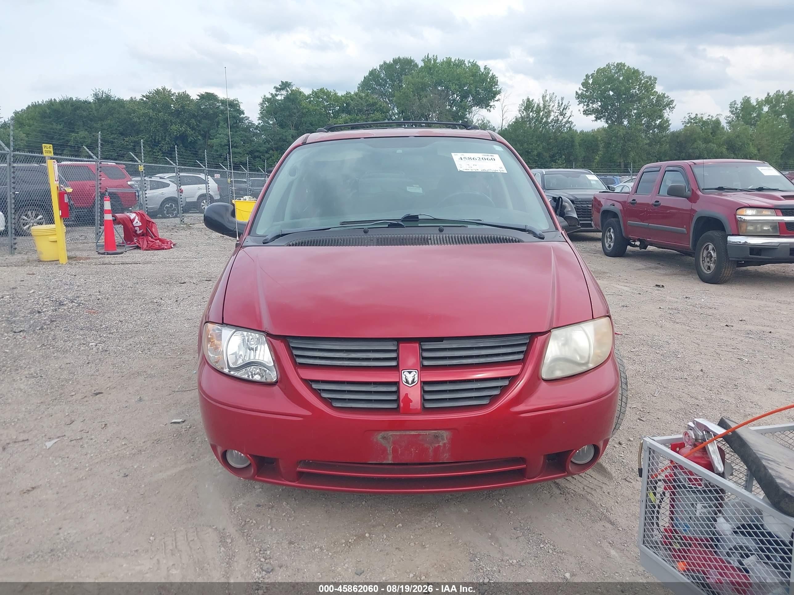 2005 Dodge Grand Caravan Sxt Red vin: 2D4GP44L35R458377