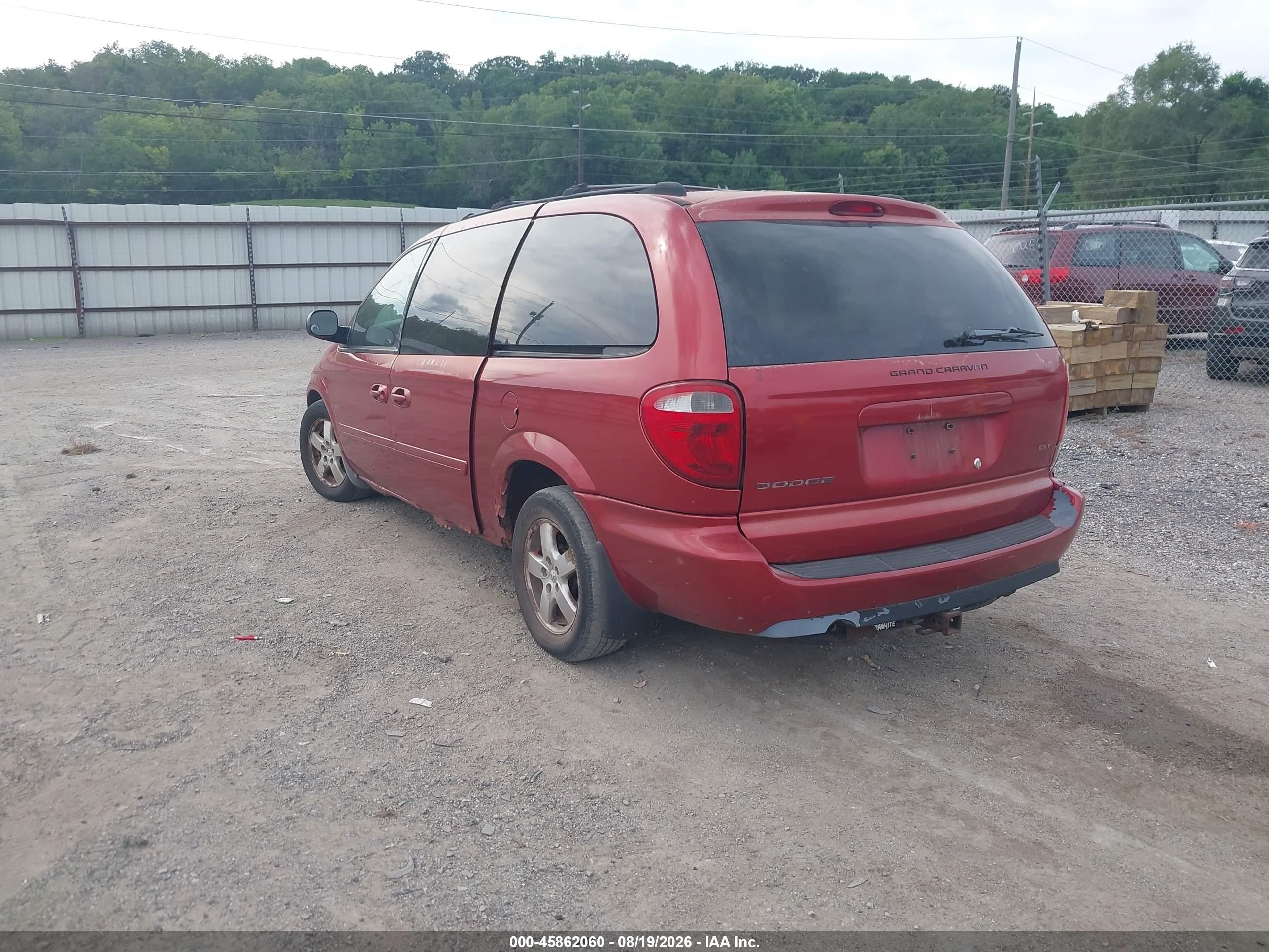 2005 Dodge Grand Caravan Sxt Red vin: 2D4GP44L35R458377