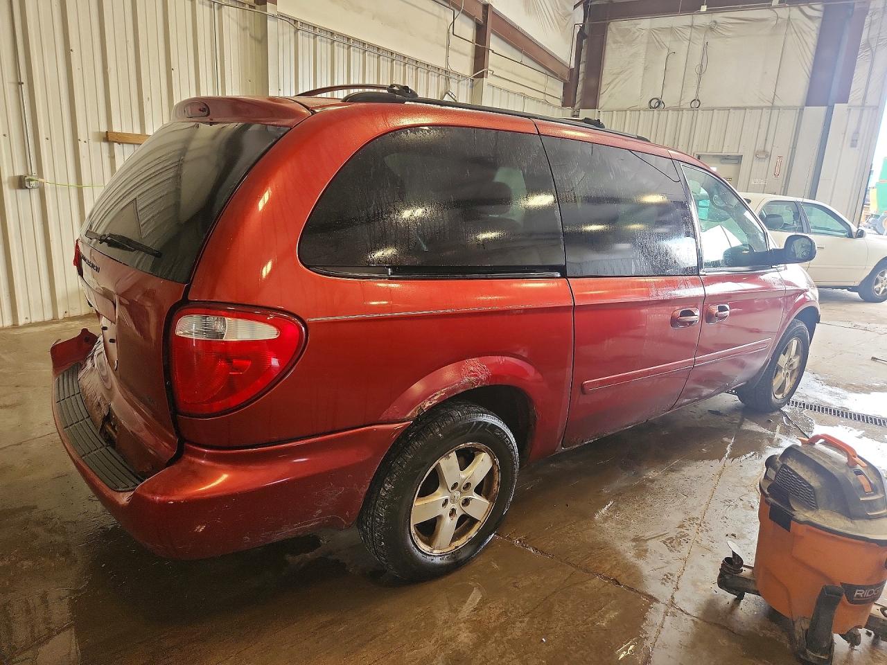 2007 Dodge Grand Caravan Sxt Red vin: 2D4GP44L37R219558