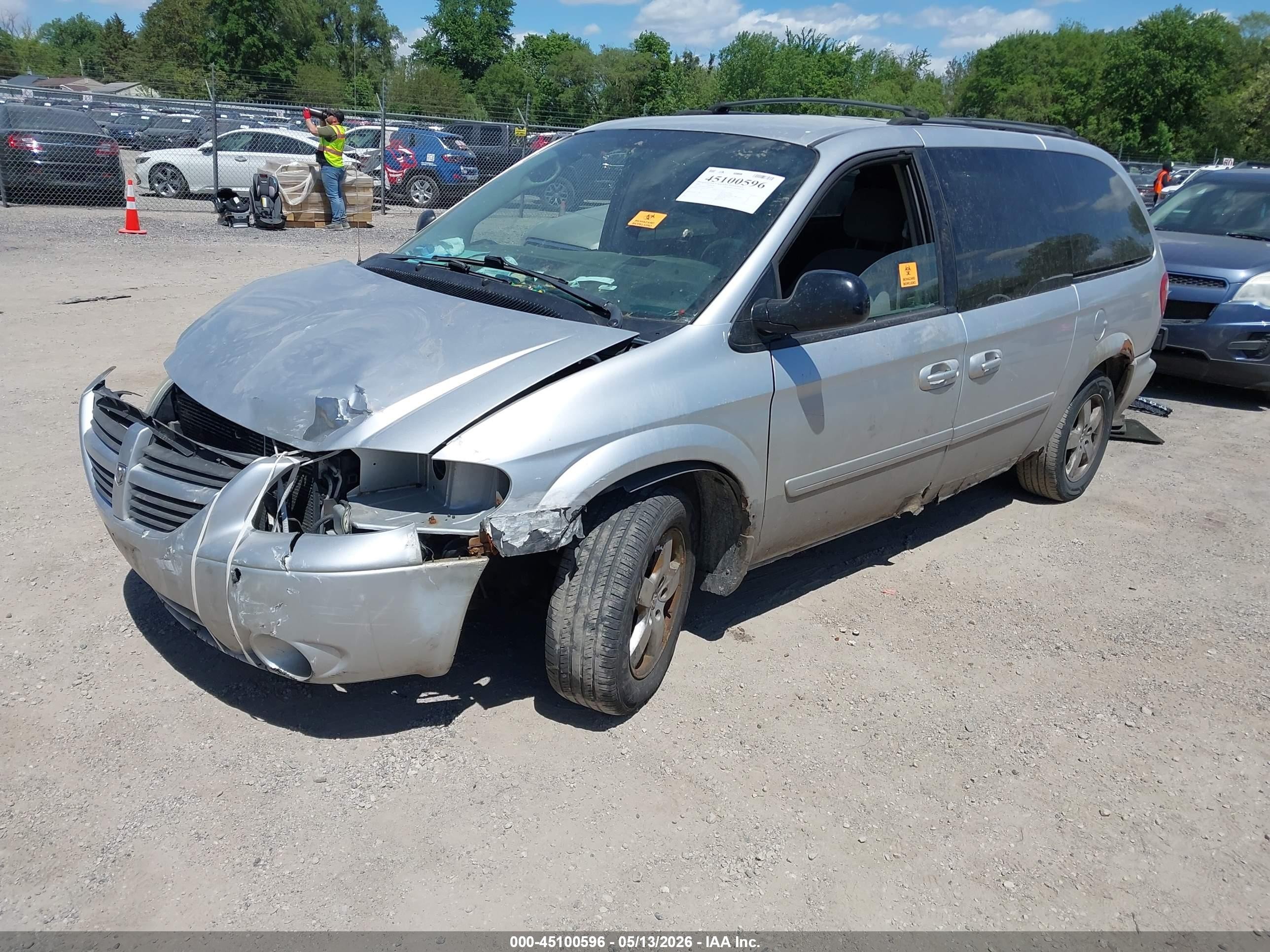 2007 Dodge Grand Caravan Sxt Silver vin: 2D4GP44L37R264189