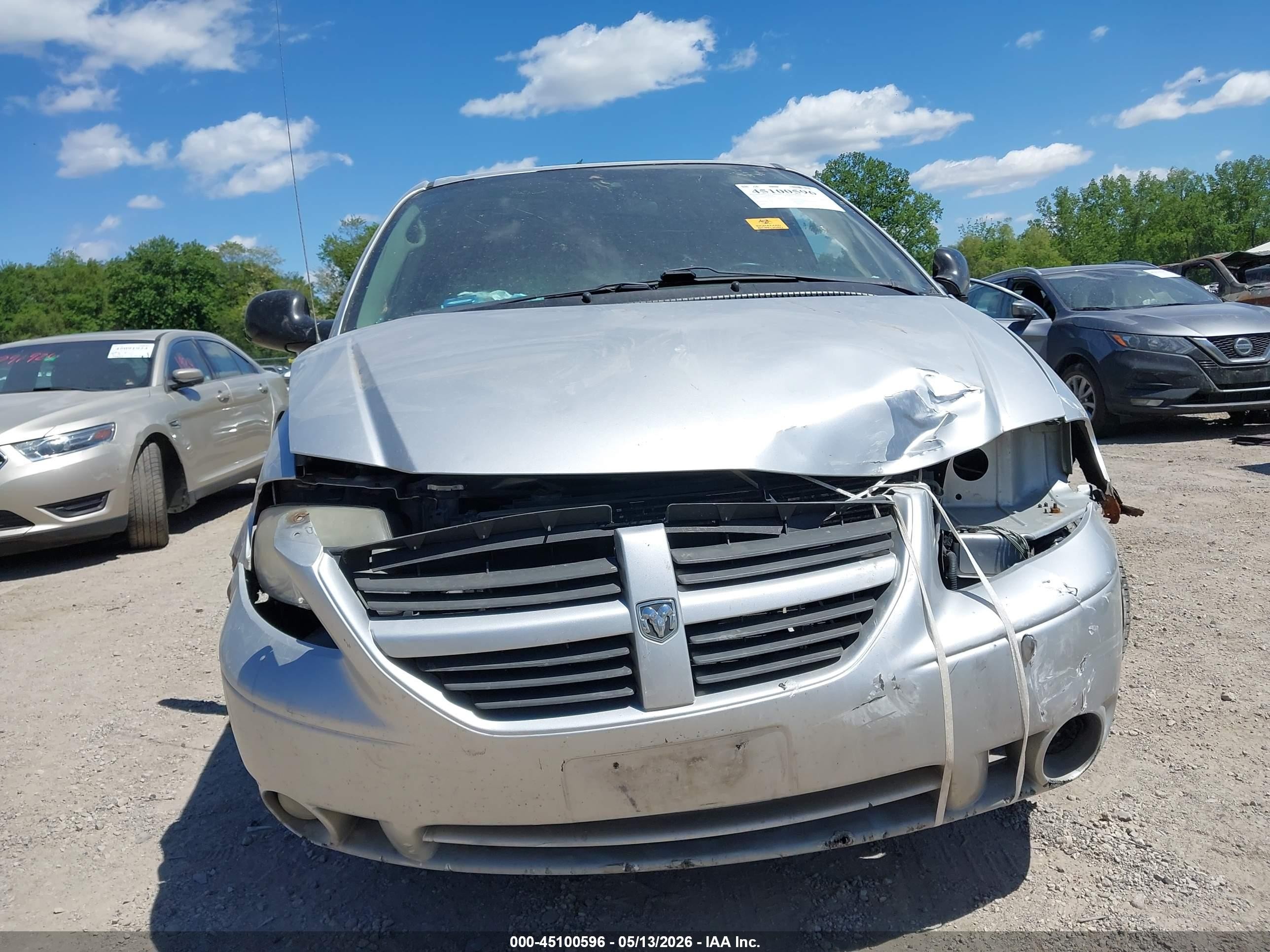 2007 Dodge Grand Caravan Sxt Silver vin: 2D4GP44L37R264189