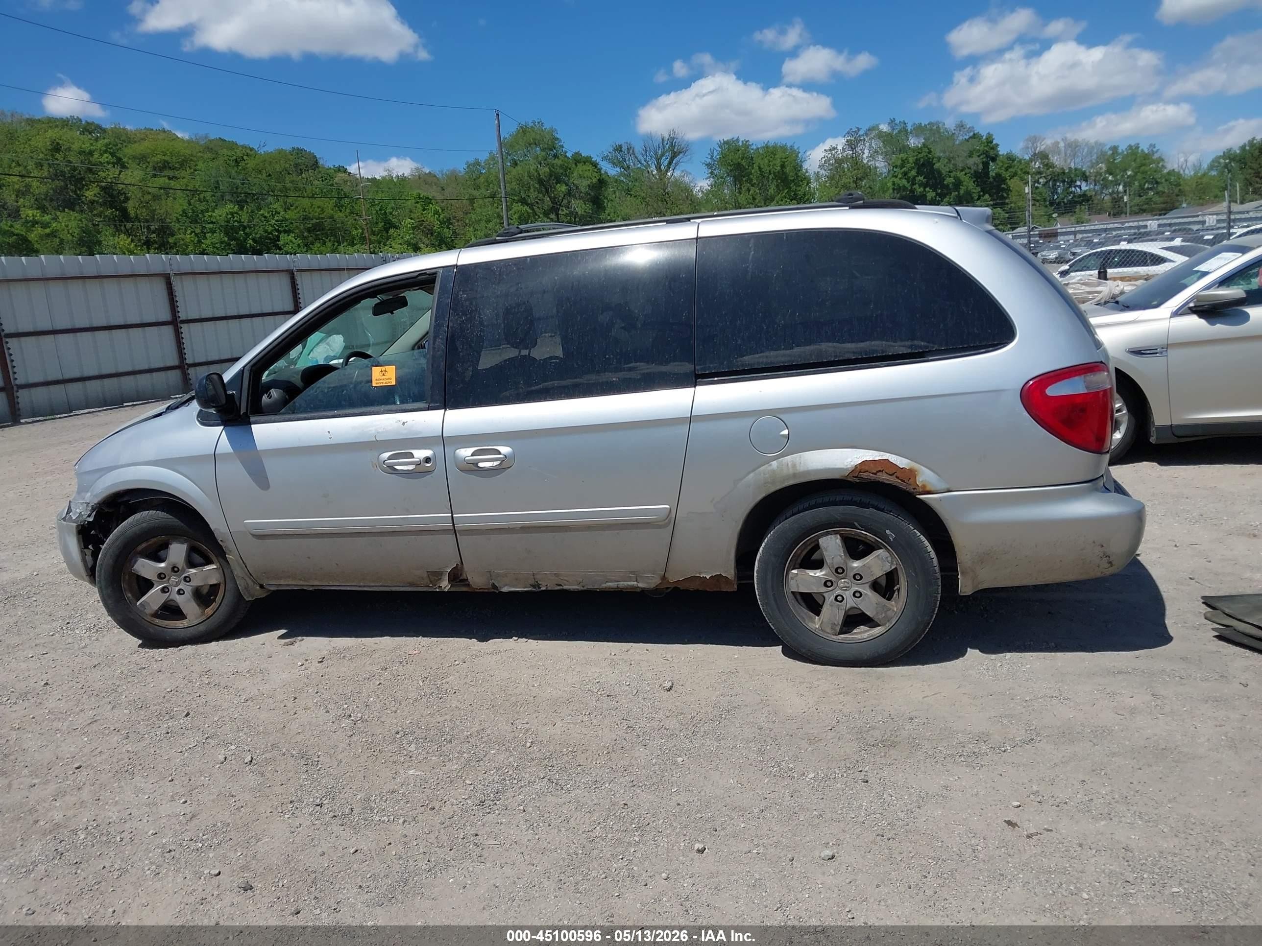 2007 Dodge Grand Caravan Sxt Silver vin: 2D4GP44L37R264189
