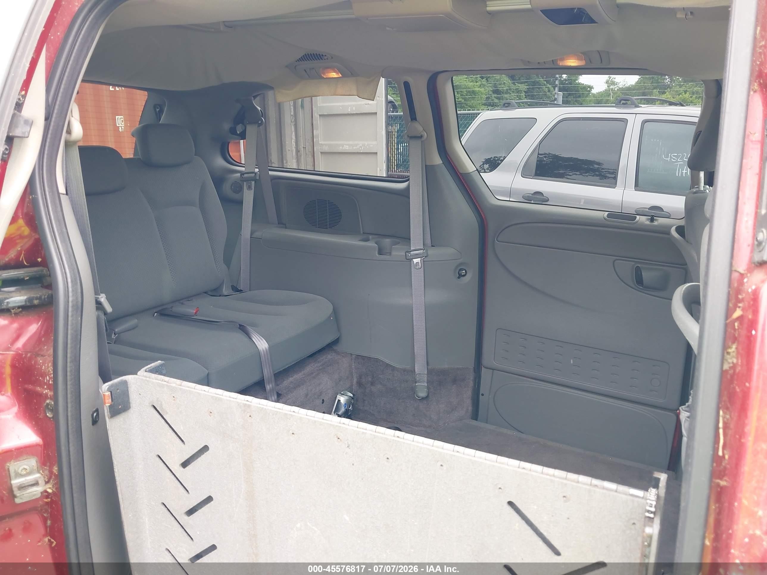 2007 Dodge Grand Caravan Sxt Red vin: 2D4GP44L37R313889