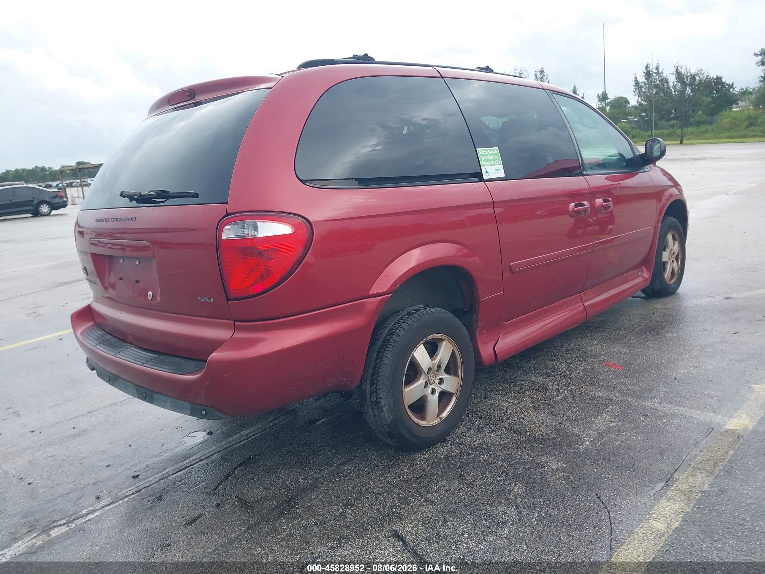 2007 Dodge Grand Caravan Sxt Red vin: 2D4GP44L37R313889