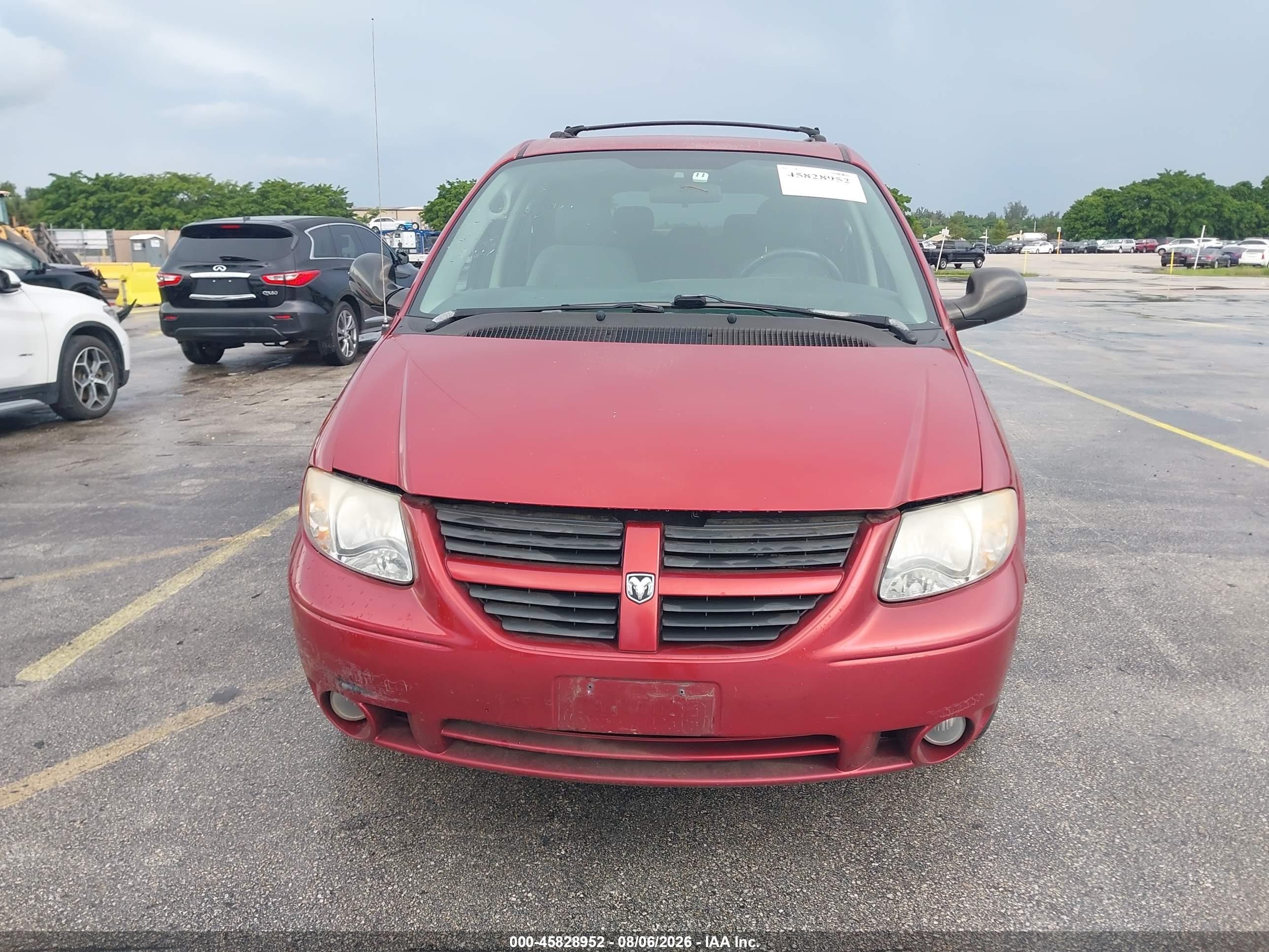 2007 Dodge Grand Caravan Sxt Red vin: 2D4GP44L37R313889